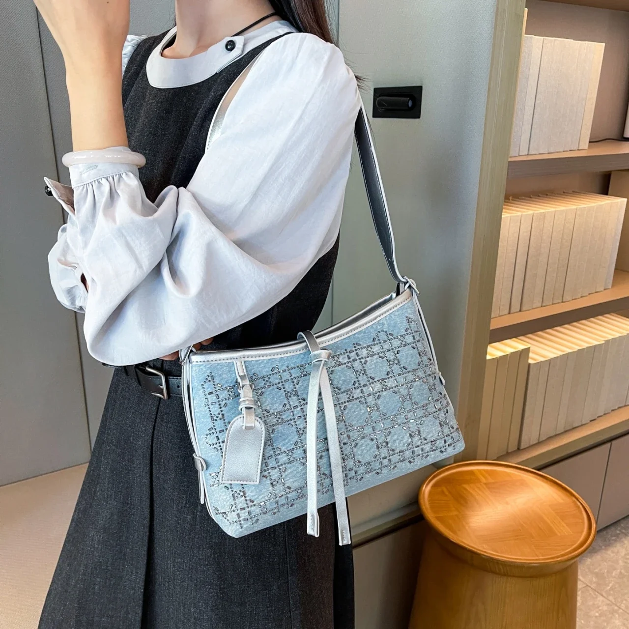 Diaper Bag Elegant Retro Crossbody Handbag Luxury Leather Designer Tote For Women Stylish Textured Vintage Satchel
Diaper Bag Elegant Retro Crossbody Handbag Luxury Leather Designer Tote For Women Stylish Textured Vintage Satchel