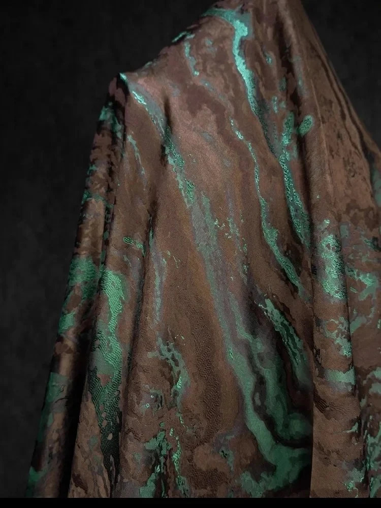 Трехмерная жаккардовая ткань с узором «Речные волны», коричнево-зеленая, рельефная, для осенне-зимних пальто, дизайнерская, для шитья своими руками, ткань на метры
Трехмерная жаккардовая ткань с узором «Речные волны», коричнево-зеленая, рельефная, для осенне-зимних пальто, дизайнерская, для шитья своими руками, ткань на метры
