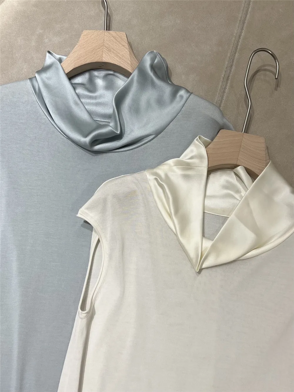 Summer Women's Mock-Neck Sleeveless Knit Top
Summer Women's Mock-Neck Sleeveless Knit Top