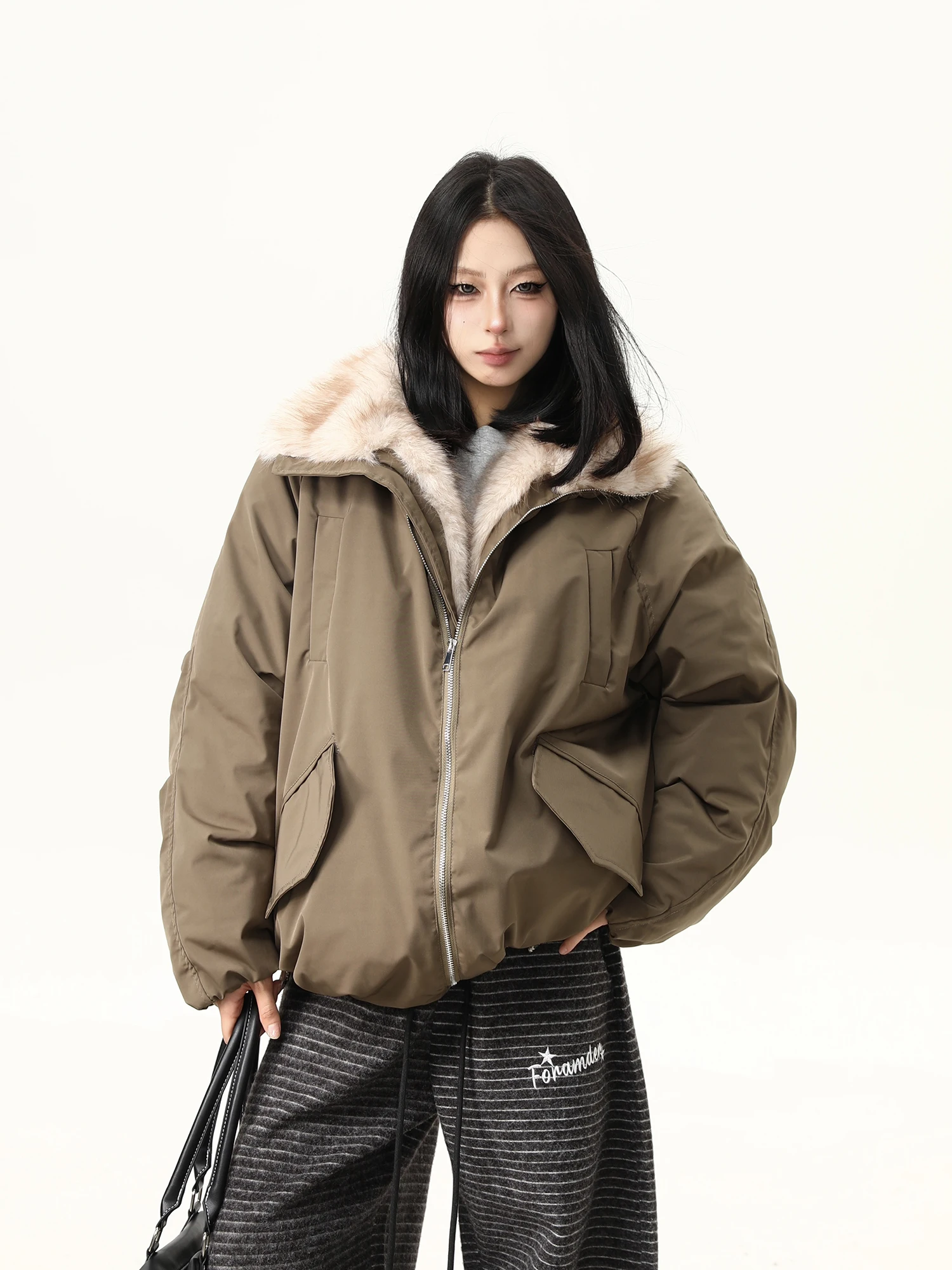 Утепленная хлопковая куртка Thiened Loose Street Sle для осени и зимы, теплая верхняя одежда в американском ретро-стиле, с застежкой-молнией
Утепленная хлопковая куртка Thiened Loose Street Sle для осени и зимы, теплая верхняя одежда в американском ретро-стиле, с застежкой-молнией