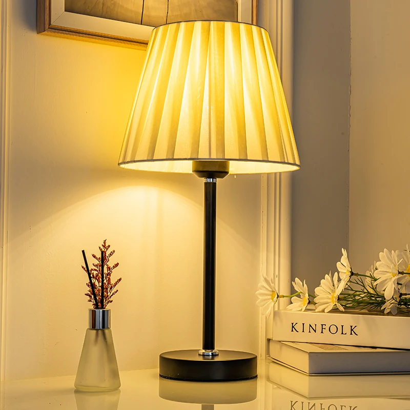 Bedroom bedside table lamp Internet celebrity dimming table lamp, fashionable and modern simple learning eye protection lamp
Bedroom bedside table lamp Internet celebrity dimming table lamp, fashionable and modern simple learning eye protection lamp