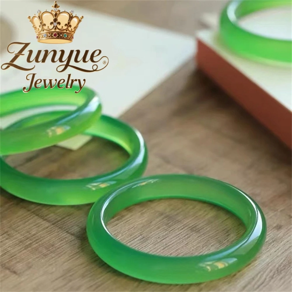 High-End Hetian Jade Apple Green Round Bracelet Spinach Green High Ice Type Bracelet Fashion Jewelry Exquisite Elegant Popular
High-End Hetian Jade Apple Green Round Bracelet Spinach Green High Ice Type Bracelet Fashion Jewelry Exquisite Elegant Popular