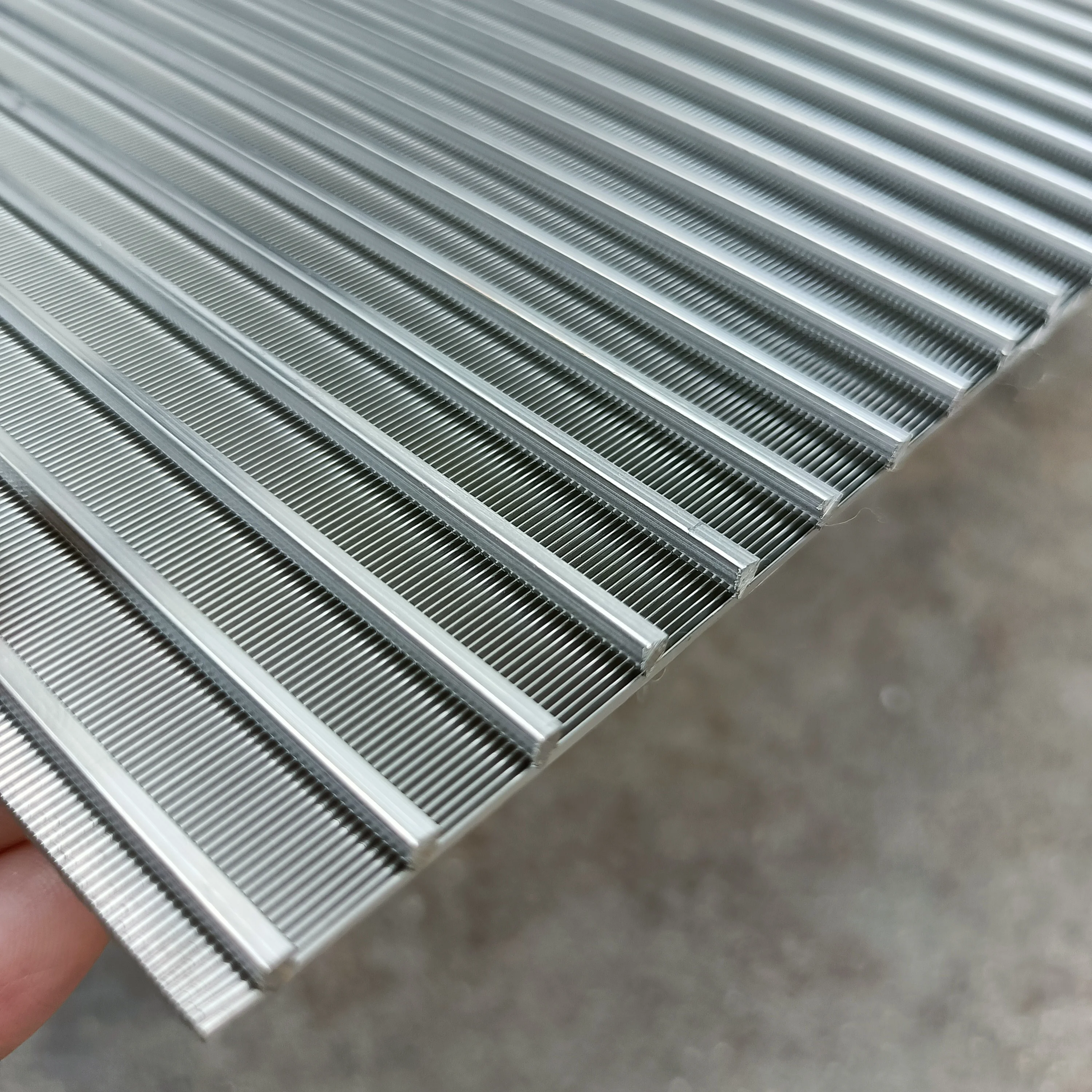 Stainless Steel V Wire with 0.5x1.2mm Screen Mesh Wedge Wire Screen Filter Panels
Stainless Steel V Wire with 0.5x1.2mm Screen Mesh Wedge Wire Screen Filter Panels