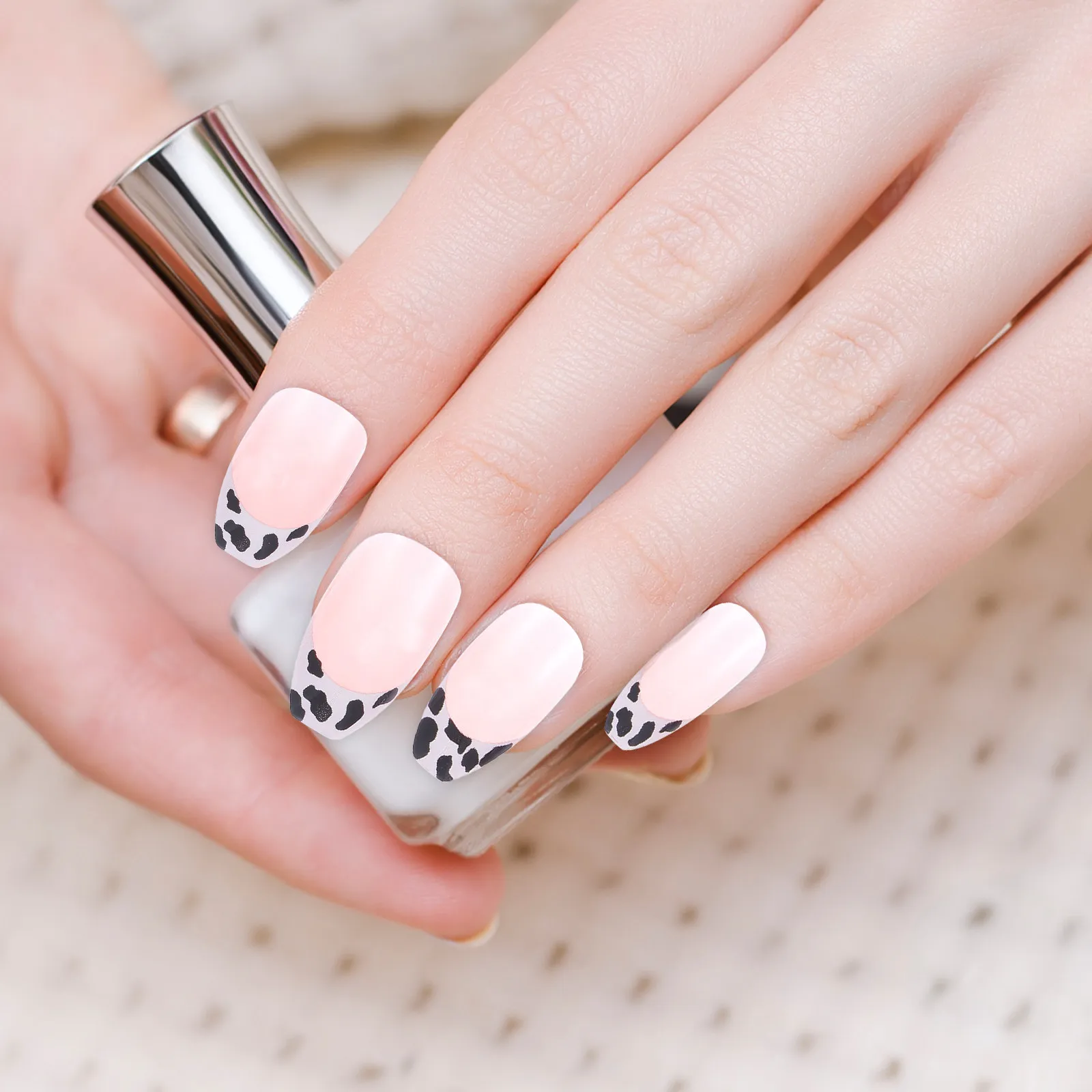 48Pcs Full Cover Press on Nails Artificial Fingernails with Elegant Lovely Patterns for Wedding Prom Dating Salon DIY Nail Art
48Pcs Full Cover Press on Nails Artificial Fingernails with Elegant Lovely Patterns for Wedding Prom Dating Salon DIY Nail Art
