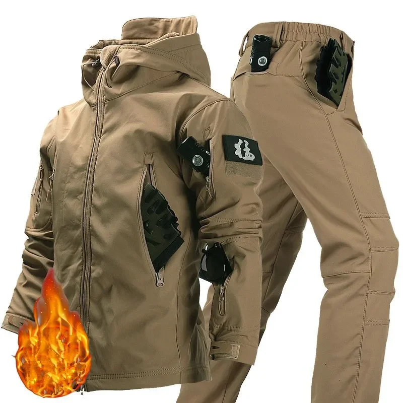 Уличный мягкий спортивный костюм, мужской осенне-зимний плюшевый теплый костюм для альпинизма, водонепроницаемый и ветрозащитный лыжный велосипедный костюм 
Уличный мягкий спортивный костюм, мужской осенне-зимний плюшевый теплый костюм для альпинизма, водонепроницаемый и ветрозащитный лыжный велосипедный костюм