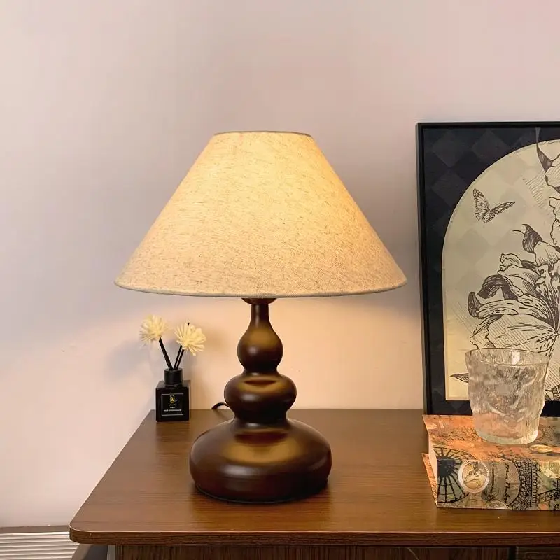 French retro medieval table lamp, bedroom bedside table lamp, creative wabi-**** style, American pastoral style decoration
French retro medieval table lamp, bedroom bedside table lamp, creative wabi-**** style, American pastoral style decoration