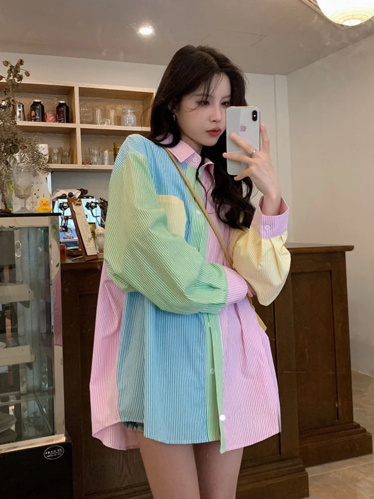 Женская рубашка с длинным рукавом в полоску и цветовыми блоках, свободного кроя, весна 2026, новый стиль, с воротником и пуговицами
Женская рубашка с длинным рукавом в полоску и цветовыми блоках, свободного кроя, весна 2026, новый стиль, с воротником и пуговицами