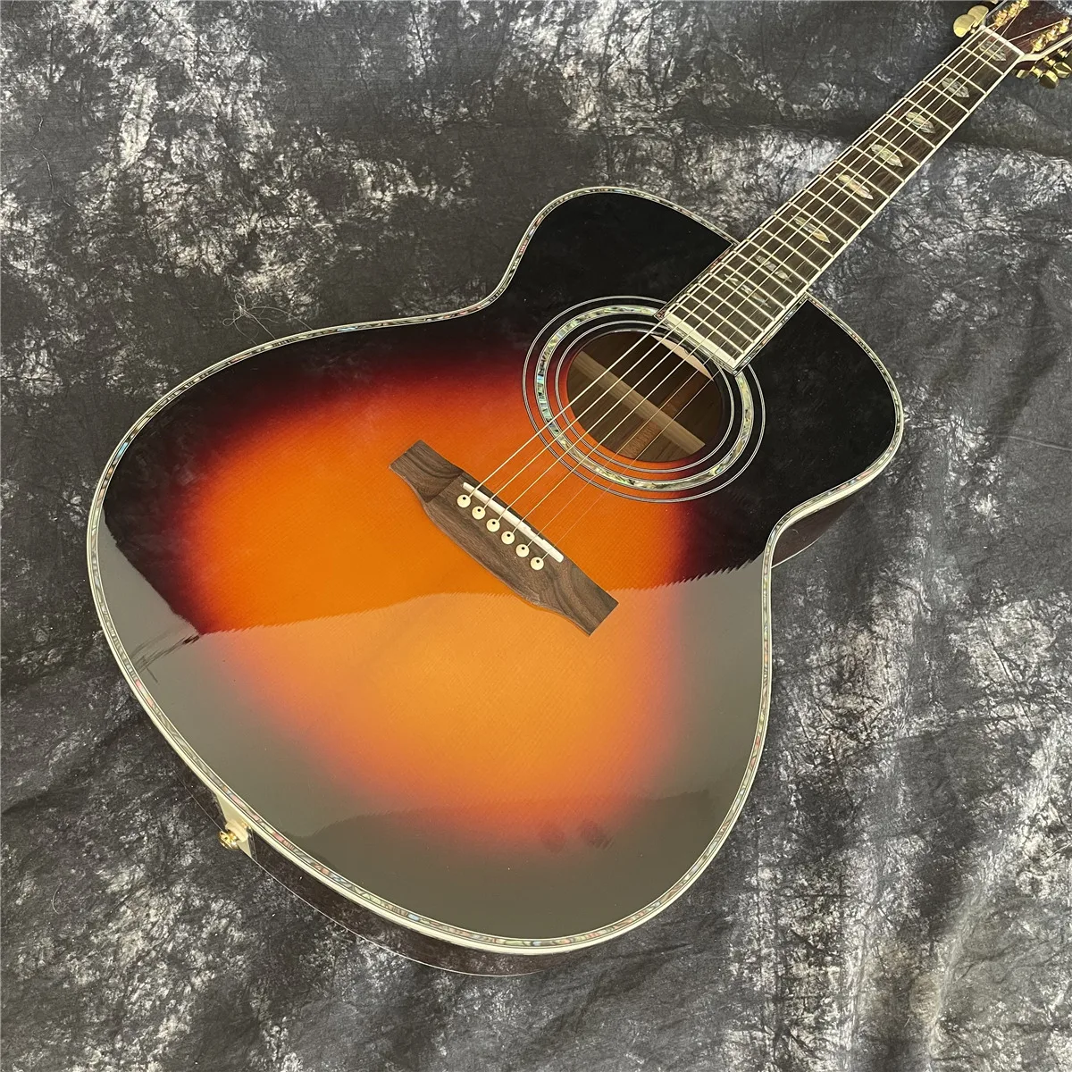 Sunburst Solid Spruce Acoustic Guitar Ebony fingerboard Abalone Inlays 40" OM Type 45 Model Guitarra
Sunburst Solid Spruce Acoustic Guitar Ebony fingerboard Abalone Inlays 40" OM Type 45 Model Guitarra