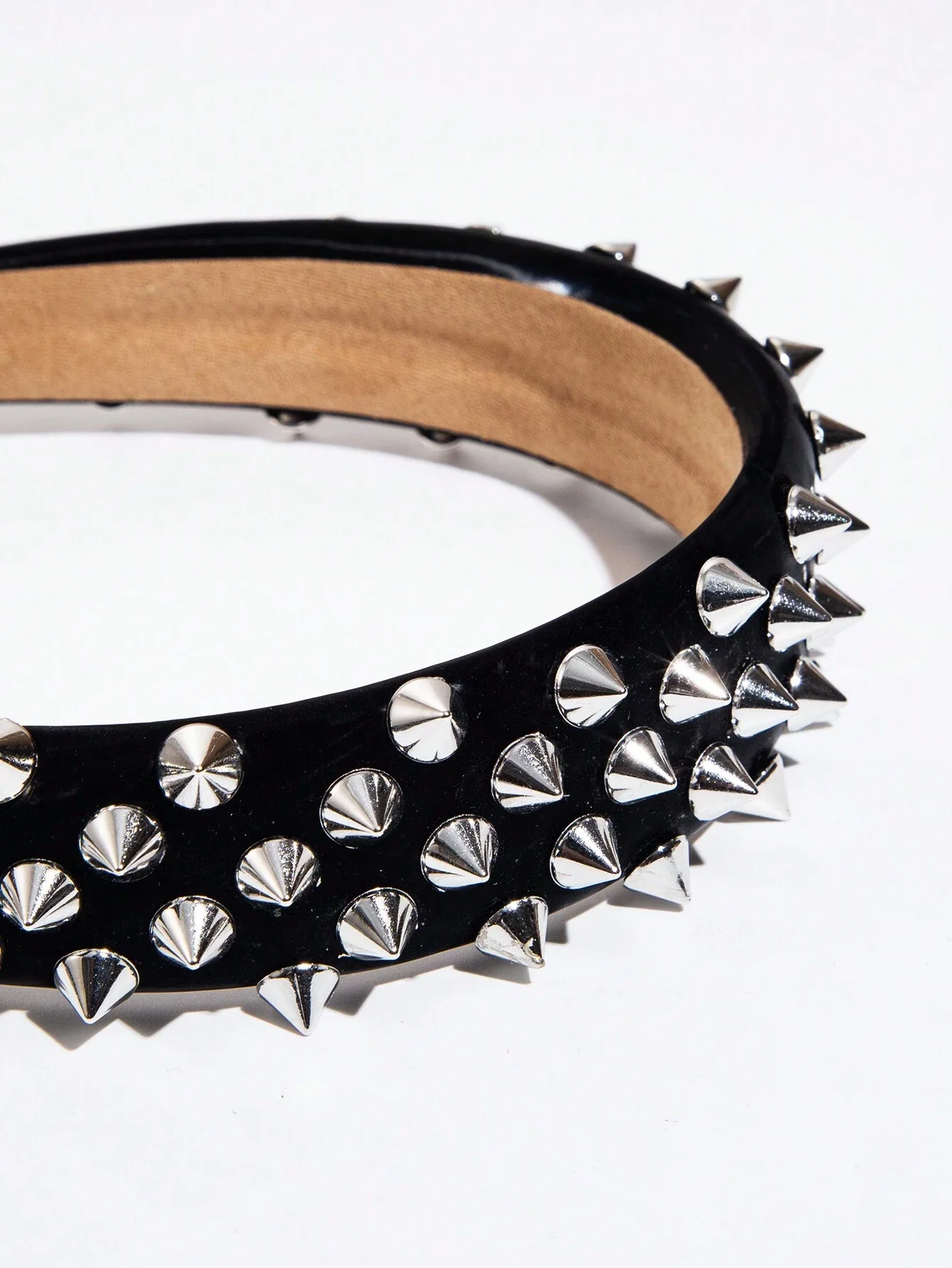 Панк-стильная повязка на голову с заклепками для женщин, черная кожаная, из натуральной кожи, аксессуар для волос
Панк-стильная повязка на голову с заклепками для женщин, черная кожаная, из натуральной кожи, аксессуар для волос