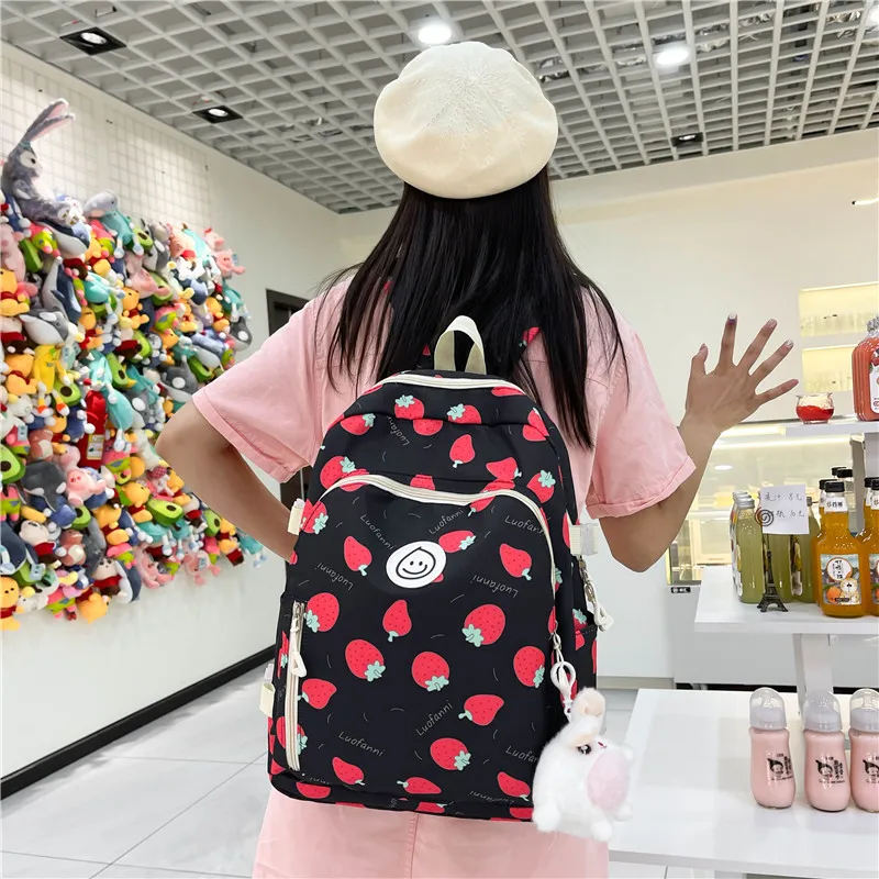 Рюкзак с мультяшным принтом клубники, новый милый маленький свежий рюкзак с сердечком для девочек, школьный рюкзак для школьников младших классов 
Рюкзак с мультяшным принтом клубники, новый милый маленький свежий рюкзак с сердечком для девочек, школьный рюкзак для школьников младших классов