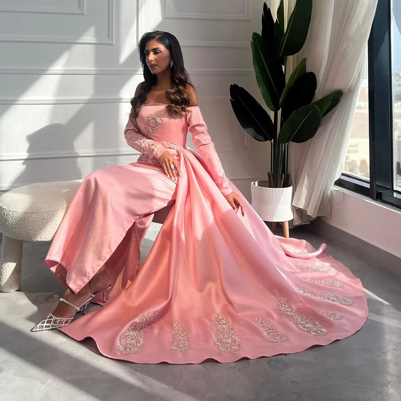 Elegant Pink Off The Shoulder Prom Dresses Long Sleeves Lace Appliques Floor Length Evening Gowns Saudi Arabia Robe De Soiree
Elegant Pink Off The Shoulder Prom Dresses Long Sleeves Lace Appliques Floor Length Evening Gowns Saudi Arabia Robe De Soiree