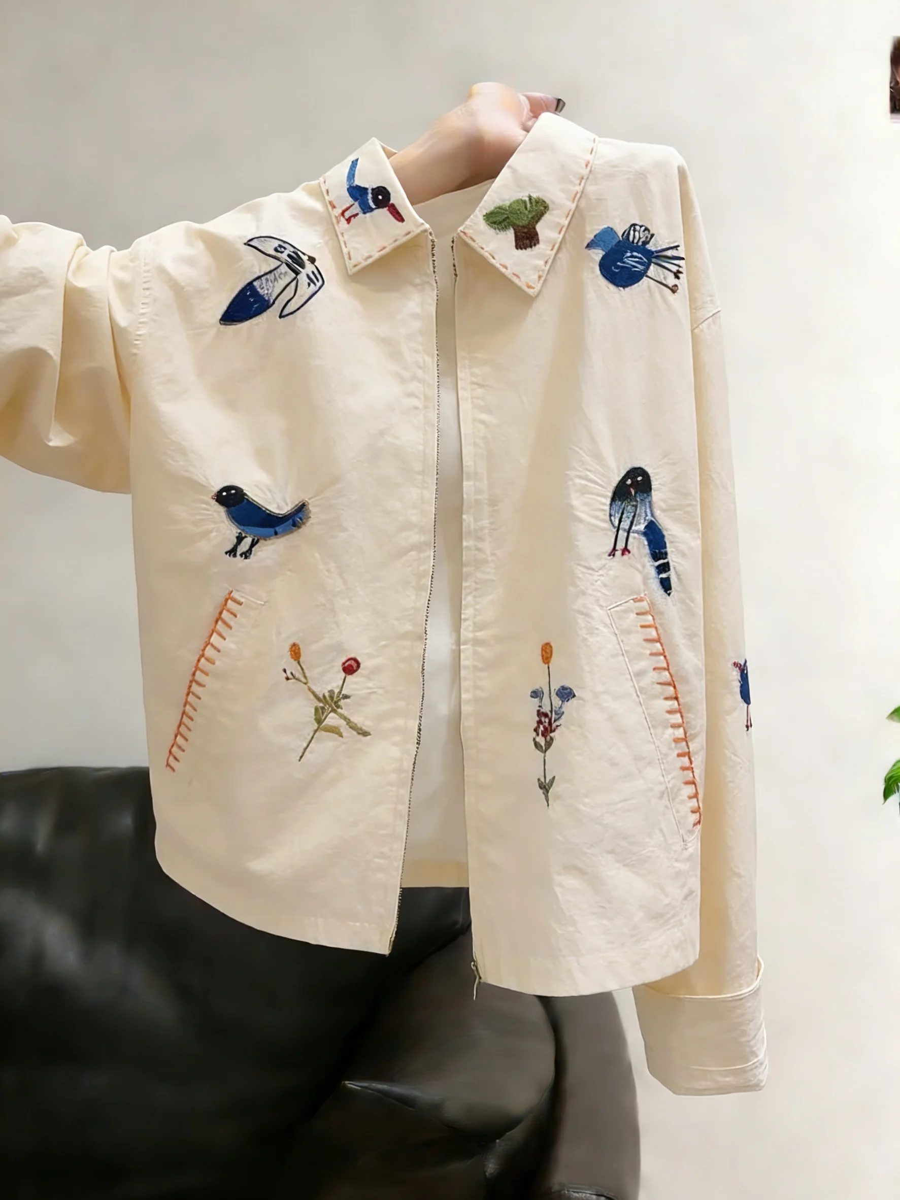 Ретро-куртка в американском стиле с вышивкой, женская, весенне-осенняя, повседневная, универсальная, свободного кроя, с длинными рукавами, на пуговицах, в корейском стиле
Ретро-куртка в американском стиле с вышивкой, женская, весенне-осенняя, повседневная, универсальная, свободного кроя, с длинными рукавами, на пуговицах, в корейском стиле