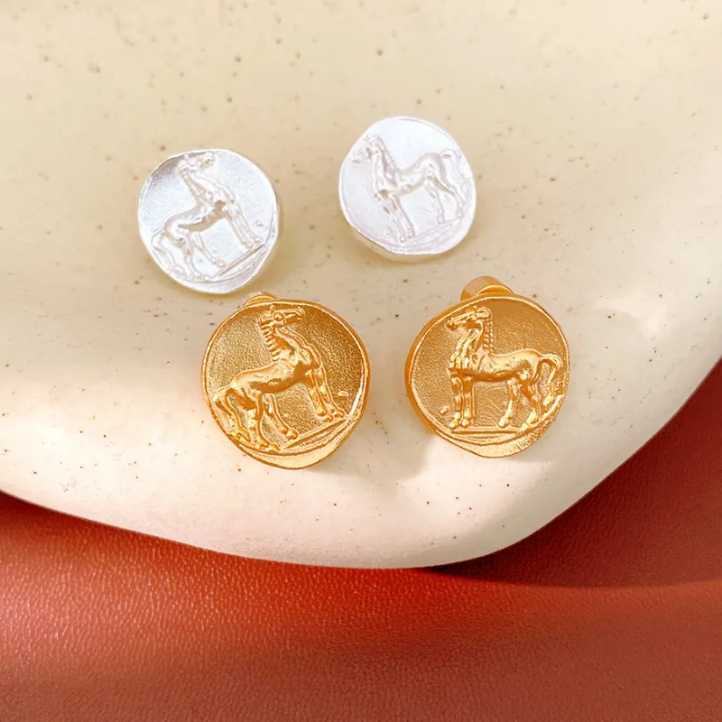 Ancient Greek Horse Pattern Coin Earrings Retro Relief Gold Stud Earrings for Women French Style Jewelry Gift
Ancient Greek Horse Pattern Coin Earrings Retro Relief Gold Stud Earrings for Women French Style Jewelry Gift