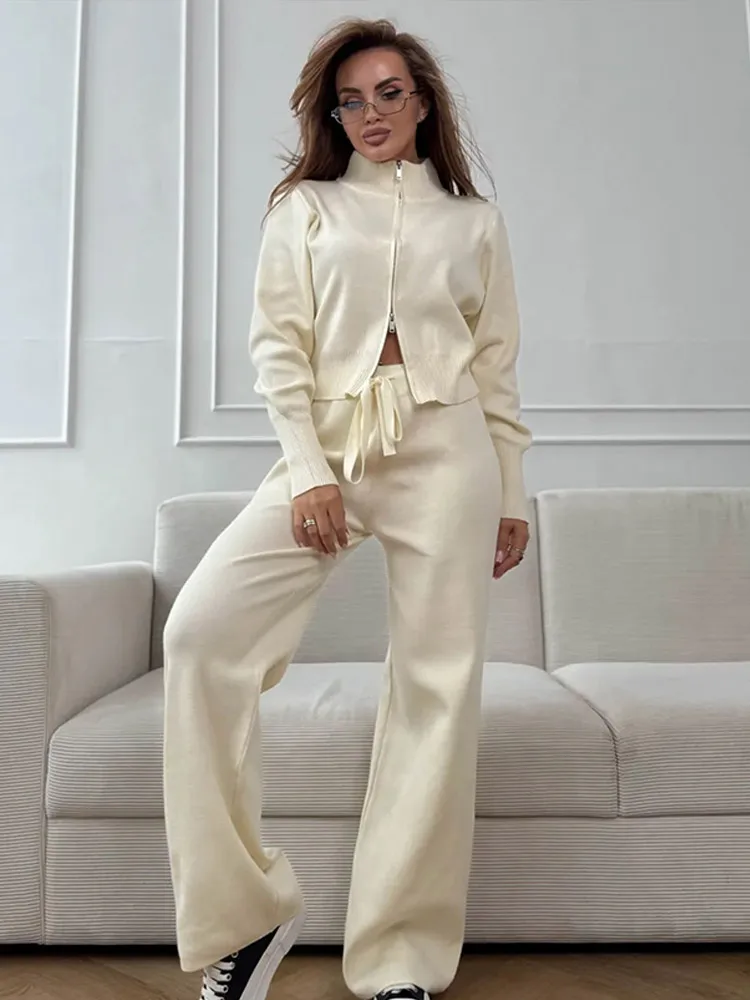 Causal Women's Solid Kint Pants Set New 2025 Autumn Stand Collar Zipper Short Coat Fashion Long-sleeve Street Sport Sweater Sets
Causal Women's Solid Kint Pants Set New 2025 Autumn Stand Collar Zipper Short Coat Fashion Long-sleeve Street Sport Sweater Sets