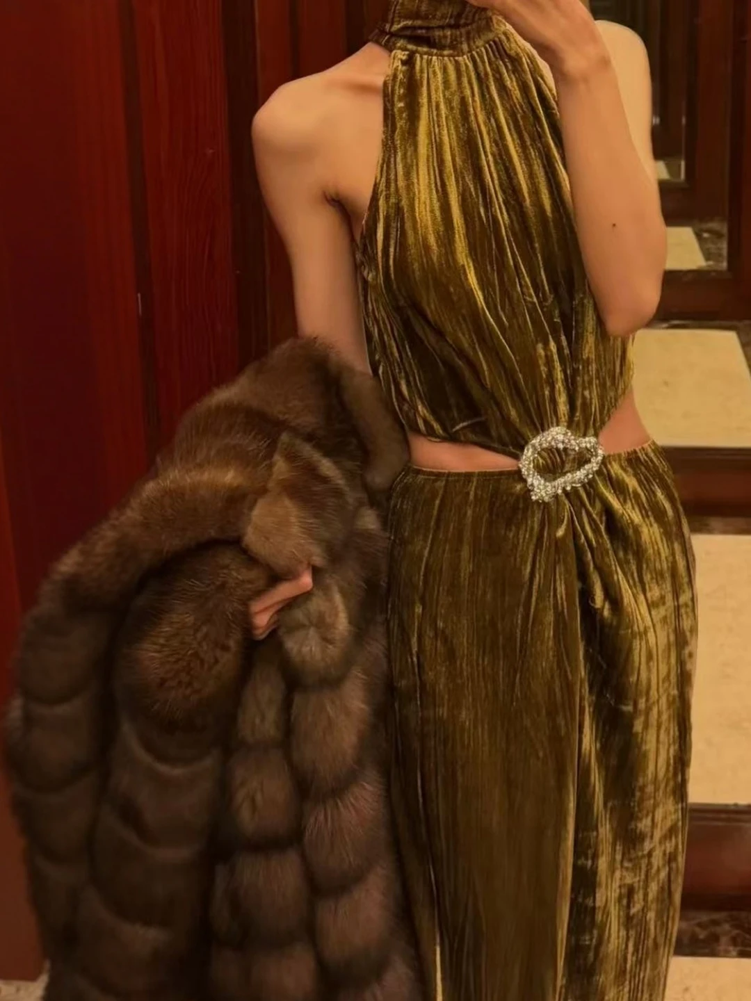 Сексуальное вечернее платье открытого дизайна с ювелирными украшениями Dr Formal Dr Sle H-Line Bodycon с высоким воротником Svel
Сексуальное вечернее платье открытого дизайна с ювелирными украшениями Dr Formal Dr Sle H-Line Bodycon с высоким воротником Svel