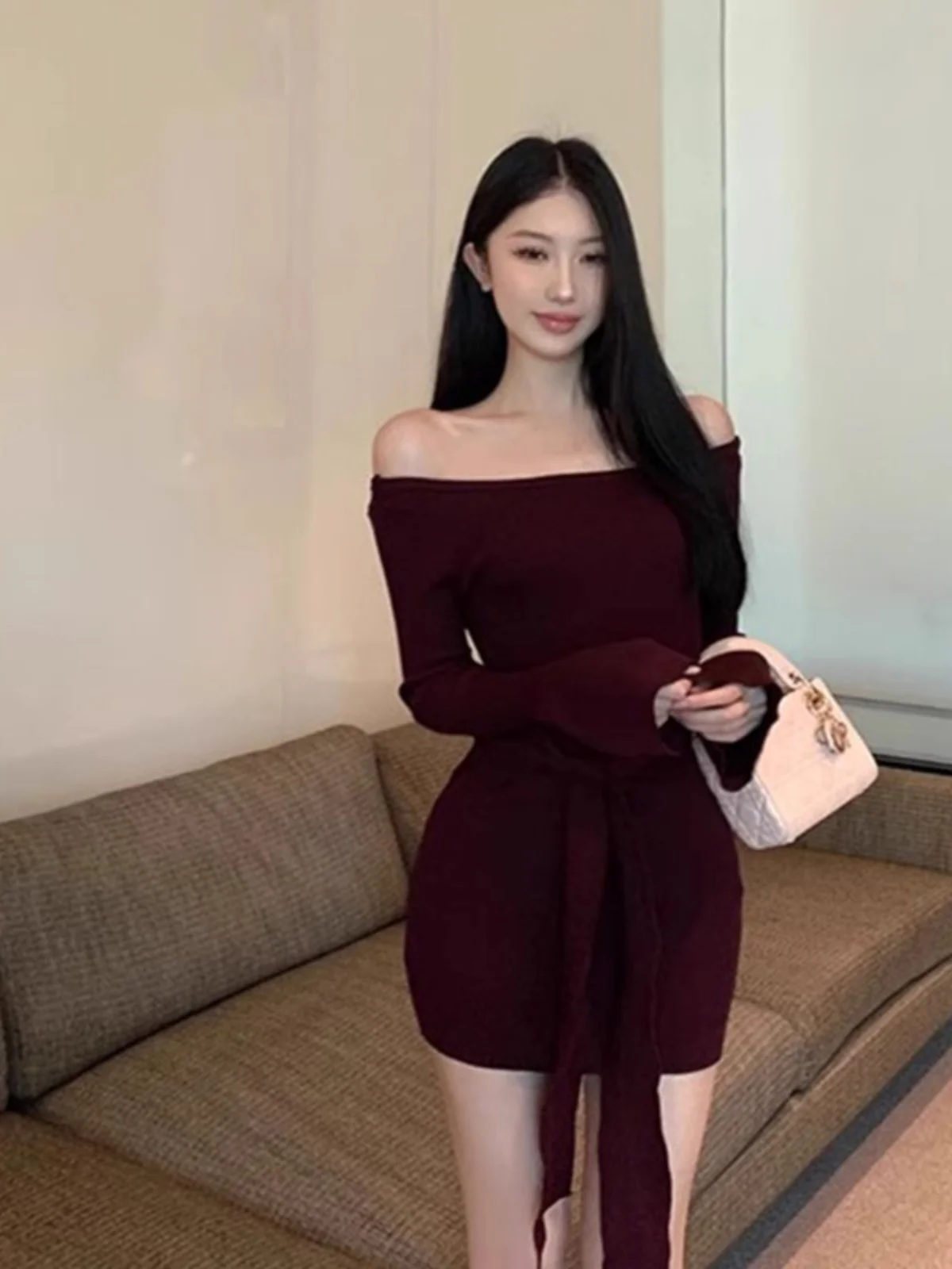 Sexy Spicy Girl Long Sleeve One Shoulder Dress Women's High Waist Belted Short Skirt Korean Style Commute Knot
Sexy Spicy Girl Long Sleeve One Shoulder Dress Women's High Waist Belted Short Skirt Korean Style Commute Knot