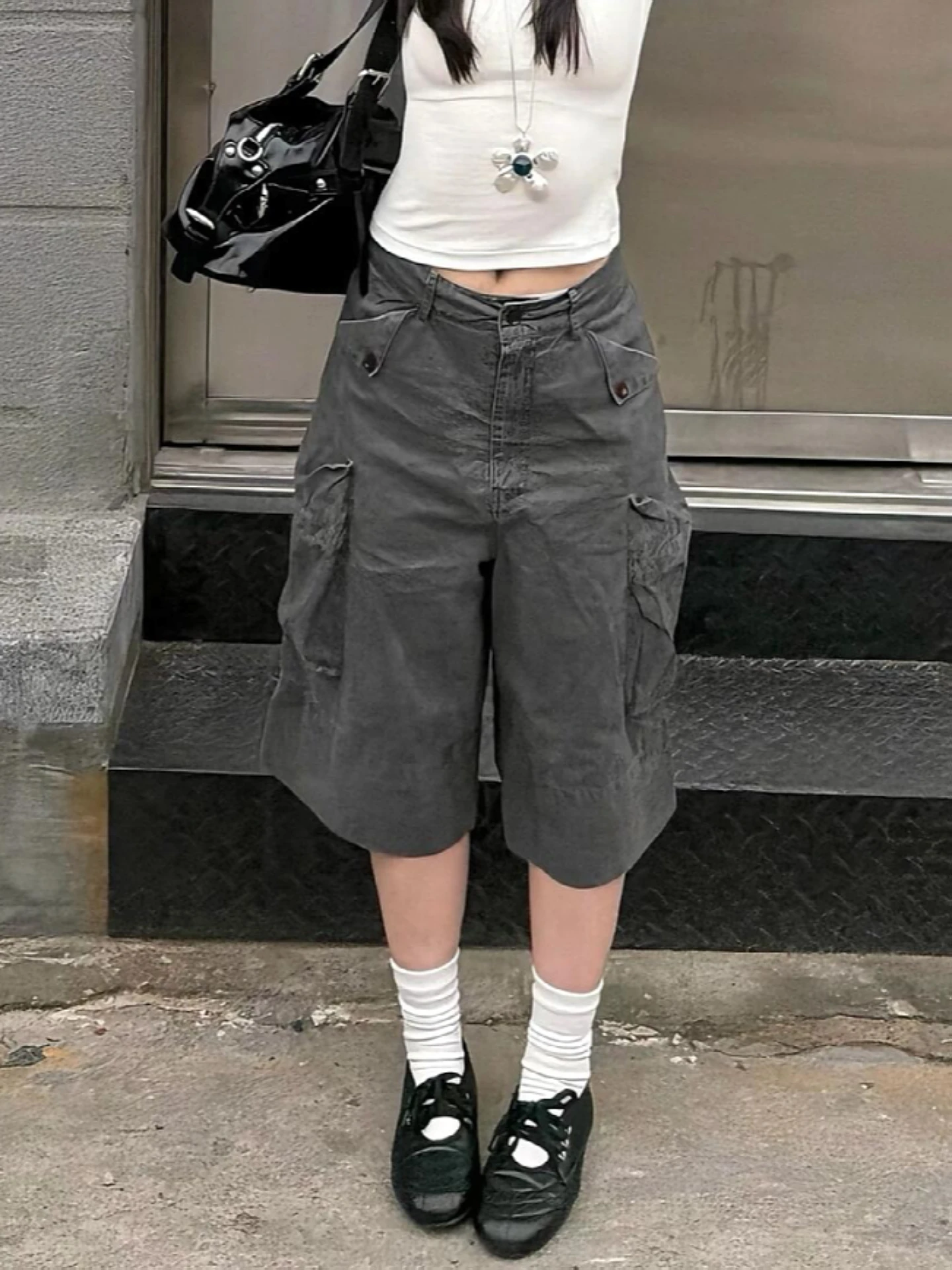 Retro Large Size Men's Shorts with Big Pockets Wide Leg Casual Loose Fit Five Inch Length Street Style Summer Denim Shorts
Retro Large Size Men's Shorts with Big Pockets Wide Leg Casual Loose Fit Five Inch Length Street Style Summer Denim Shorts