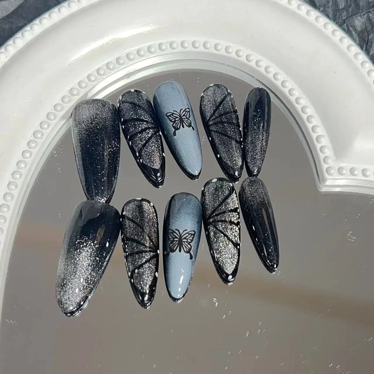 10pcs Black Almond Handmade False Nails Art Finished Butterfly Cat's Eye Design Long Fake Nail Tips Wearable Y2k Press on Nails
10pcs Black Almond Handmade False Nails Art Finished Butterfly Cat's Eye Design Long Fake Nail Tips Wearable Y2k Press on Nails