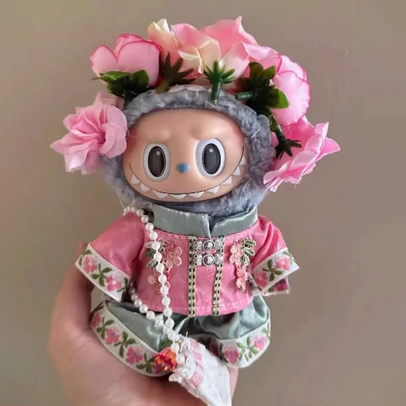 Китайская заколка для волос Qipao, платье с цветком, набор одежды Labubu, эмалированная лента, кукольная одежда, украшения своими руками, аксессуары, подарки
Китайская заколка для волос Qipao, платье с цветком, набор одежды Labubu, эмалированная лента, кукольная одежда, украшения своими руками, аксессуары, подарки