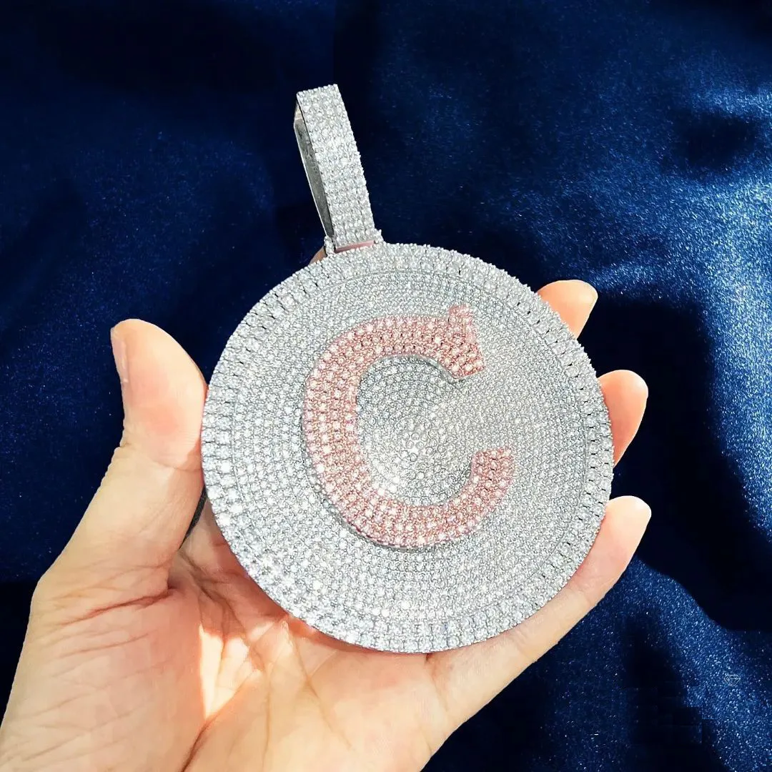 Продажа ювелирных изделий своими руками Iced Out Муассанит диск кулон Bling Gra сертификат лабораторные бриллианты мужские ювелирные изделия
Продажа ювелирных изделий своими руками Iced Out Муассанит диск кулон Bling Gra сертификат лабораторные бриллианты мужские ювелирные изделия