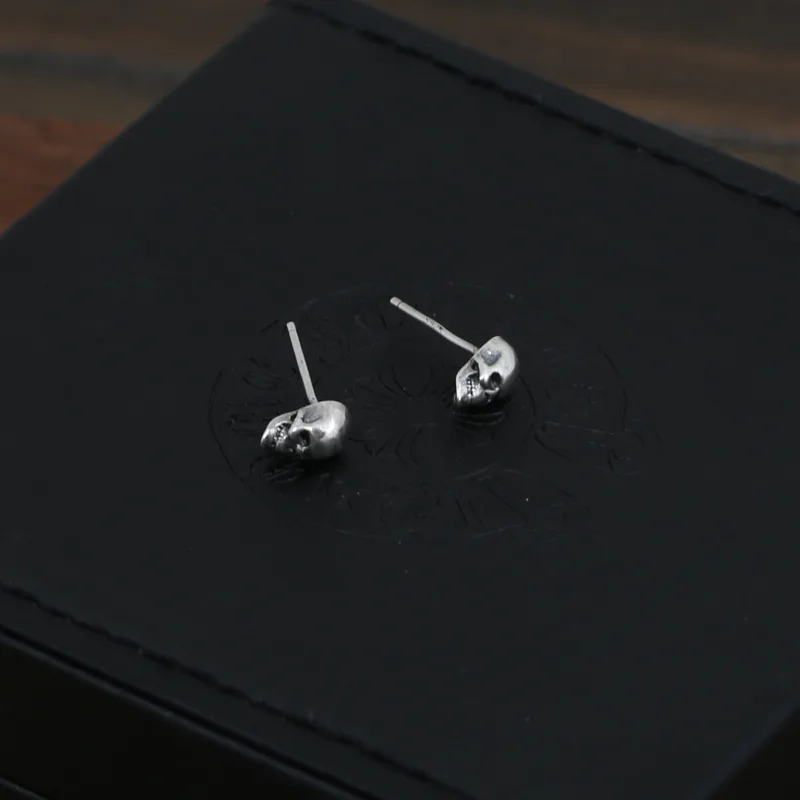 S925 sterling silver jewelry celebrity star k-style silver jewelry retro men's and women's personalized skull earrings
S925 sterling silver jewelry celebrity star k-style silver jewelry retro men's and women's personalized skull earrings