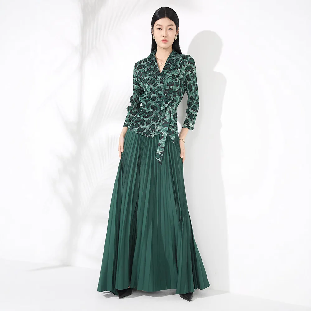 Miyake Pleated Fashion Suit for Women 2025 New Print Leopard Print Suit Collar Top High Waist Long Skirt Two-piece Set
Miyake Pleated Fashion Suit for Women 2025 New Print Leopard Print Suit Collar Top High Waist Long Skirt Two-piece Set