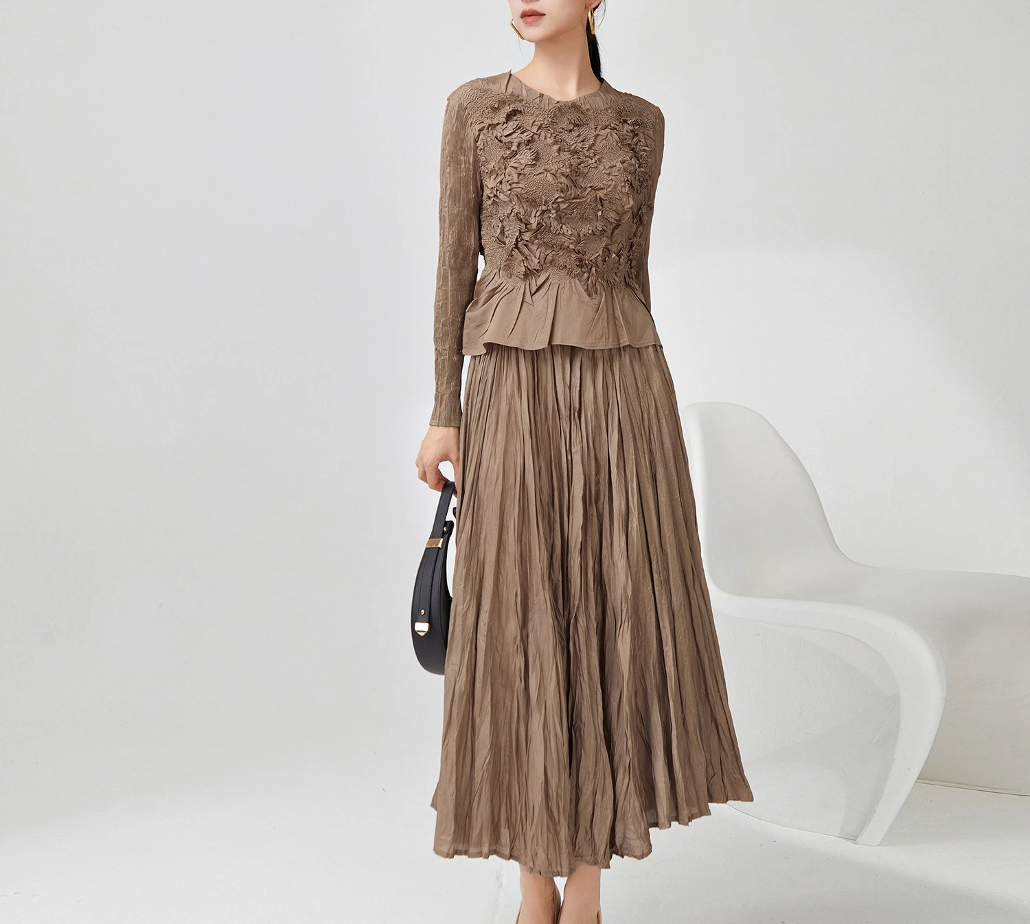 Pleated 2 Piece Sets Women Full Sleeve Round Collar Tops + A Line Loose Skirt Niche Design New 2025 Female Clothing
Pleated 2 Piece Sets Women Full Sleeve Round Collar Tops + A Line Loose Skirt Niche Design New 2025 Female Clothing