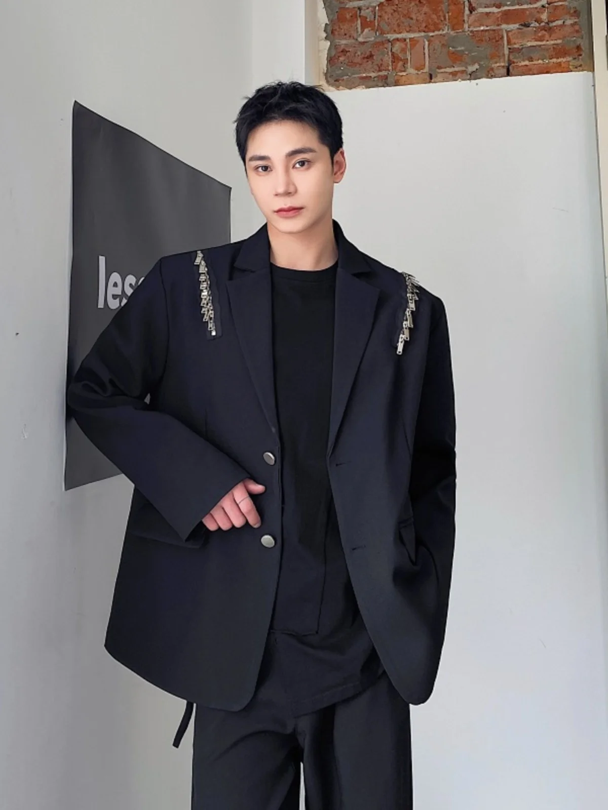 Мужской повседневный пиджак с металлической молнией, свободного кроя, с подплечниками, молодежный стиль, длинный рукав, тонкий, свободный крой
Мужской повседневный пиджак с металлической молнией, свободного кроя, с подплечниками, молодежный стиль, длинный рукав, тонкий, свободный крой