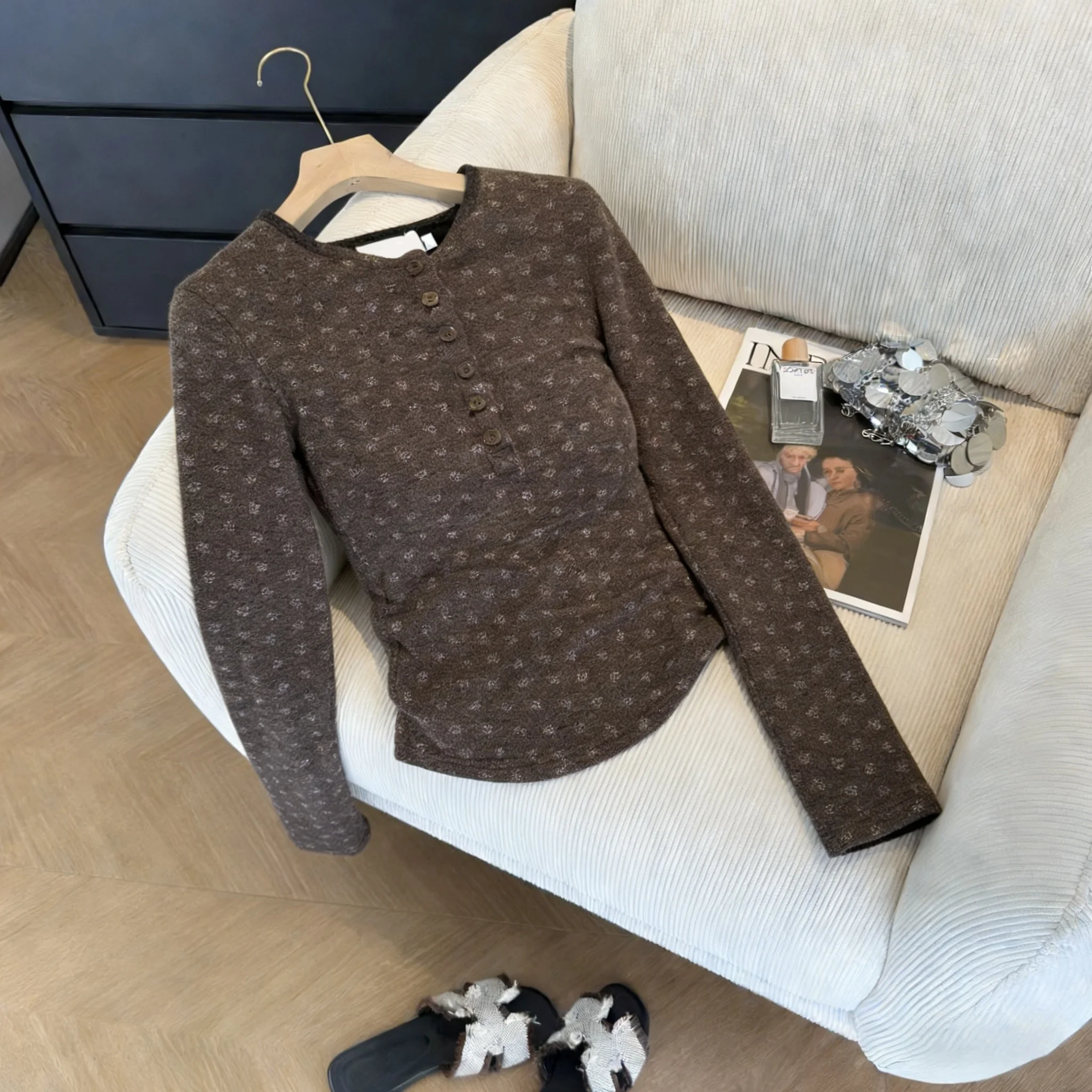 Ретро-корейская женская футболка с цветочным принтом и длинным рукавом, весенне-осенний приталенный топ, повседневный, универсальный размер
Ретро-корейская женская футболка с цветочным принтом и длинным рукавом, весенне-осенний приталенный топ, повседневный, универсальный размер