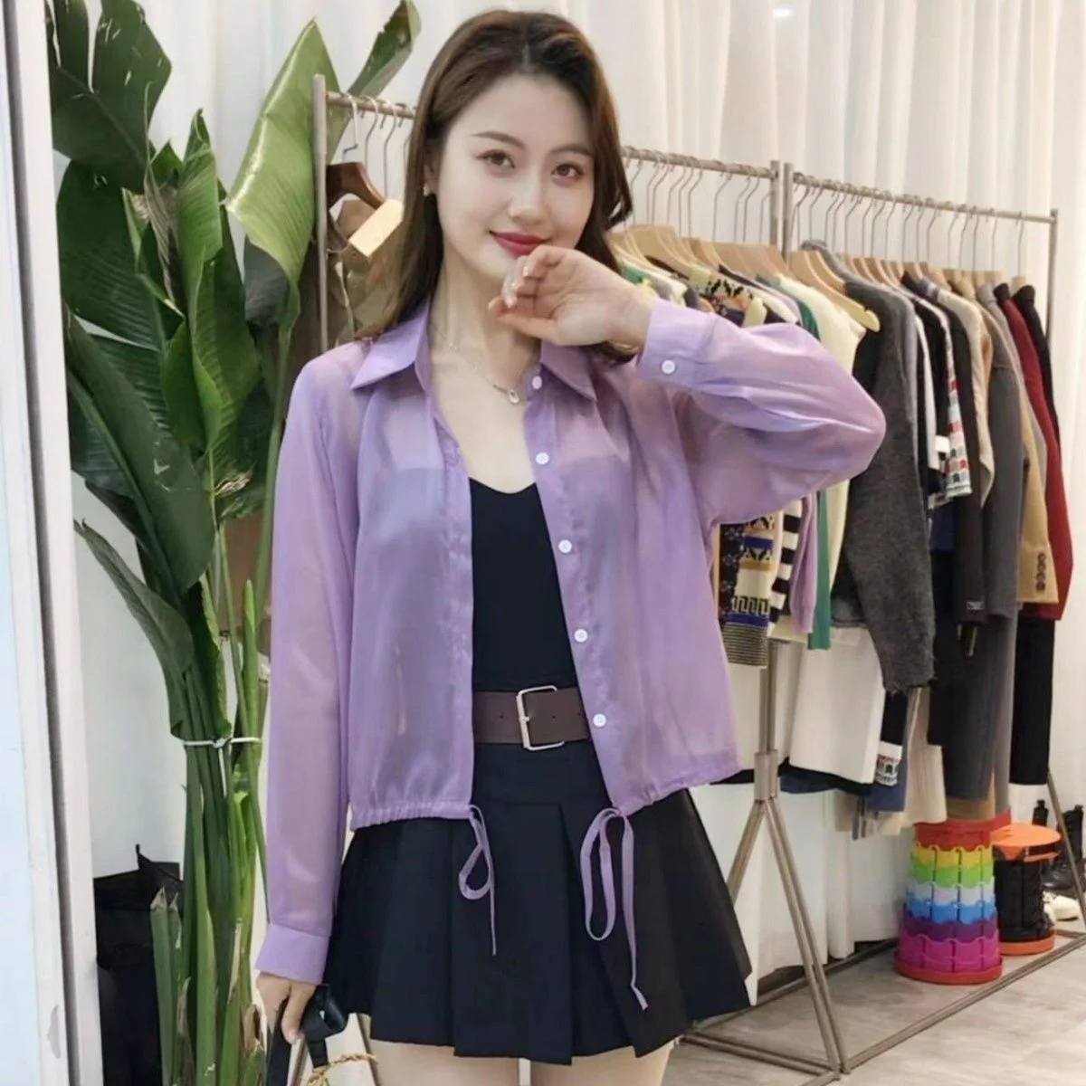 Женская летняя куртка 2023 года с длинными рукавами, однотонная, с защитой от солнца, тонкая верхняя одежда с воротником на пуговицах, в корейском стиле
Женская летняя куртка 2023 года с длинными рукавами, однотонная, с защитой от солнца, тонкая верхняя одежда с воротником на пуговицах, в корейском стиле