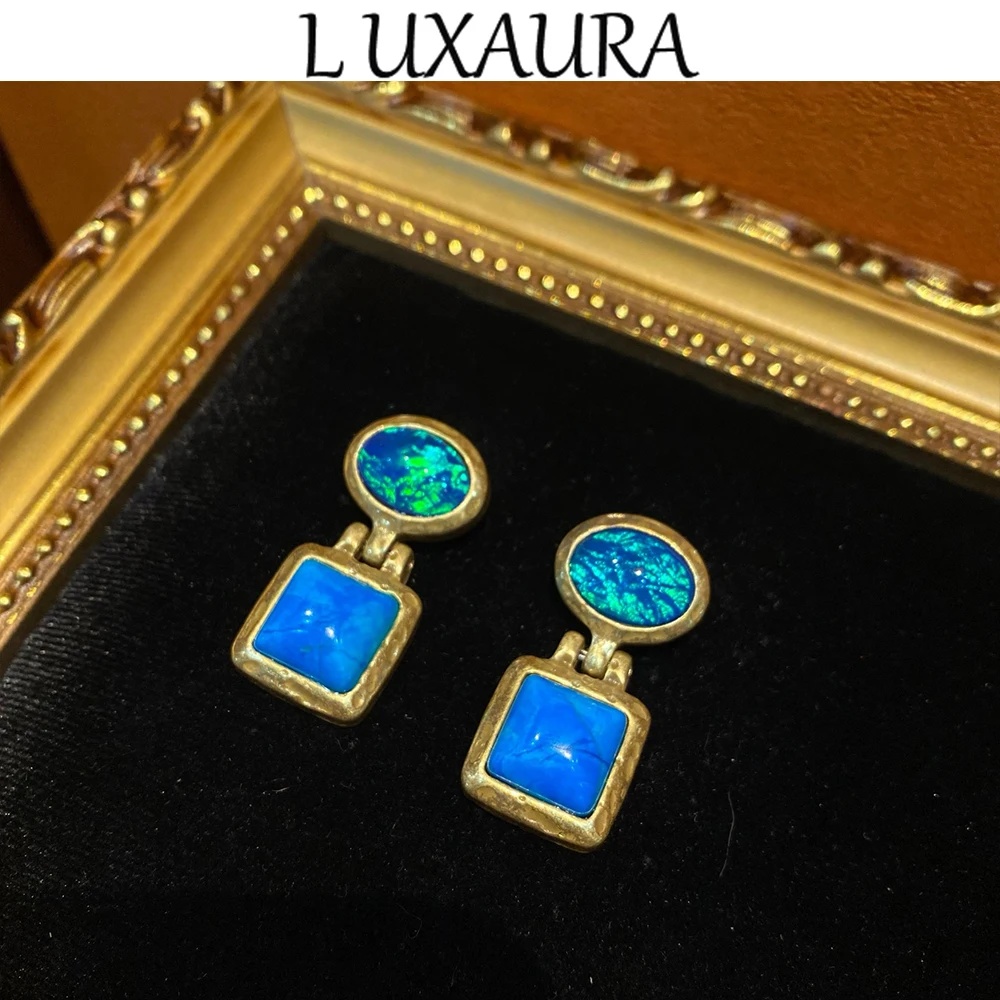 Vintage fashion classic blue natural stone geometric design paired with Bohemian women's accessory stud earrings
Vintage fashion classic blue natural stone geometric design paired with Bohemian women's accessory stud earrings