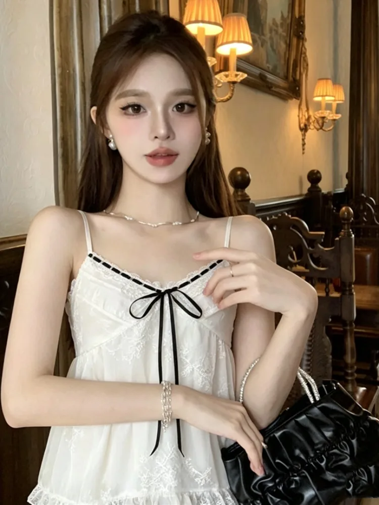Summer Design Embroidered Lace Patchwork V-Neck Tank Top Women's Sleeveless Beautiful Outerwear Knot Element
Summer Design Embroidered Lace Patchwork V-Neck Tank Top Women's Sleeveless Beautiful Outerwear Knot Element