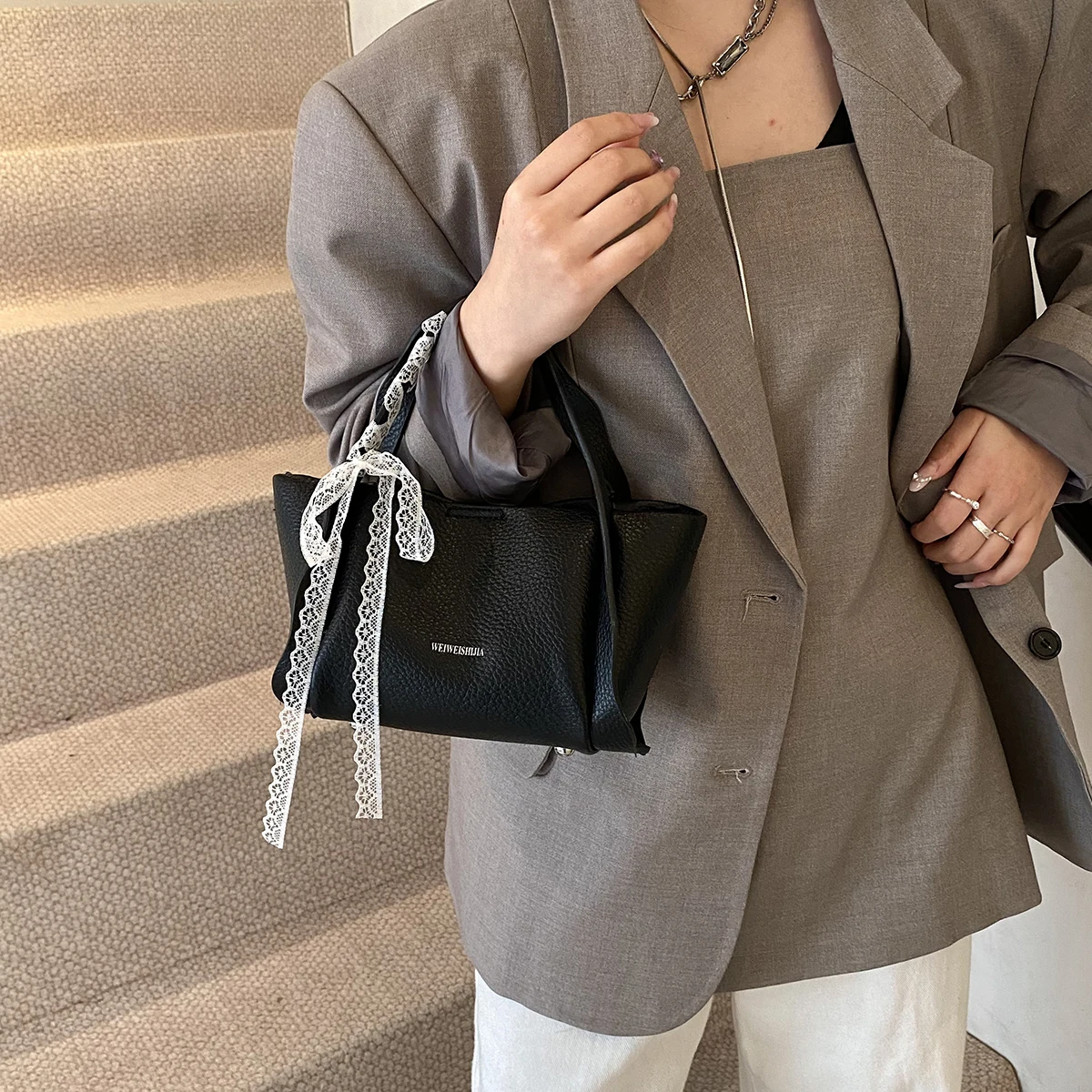 Large Capacity Fashion Versatile Women's PU Leather Single Shoulder Crossbody Bag Simple Casual Commuting Storage Bucket Bags
Large Capacity Fashion Versatile Women's PU Leather Single Shoulder Crossbody Bag Simple Casual Commuting Storage Bucket Bags