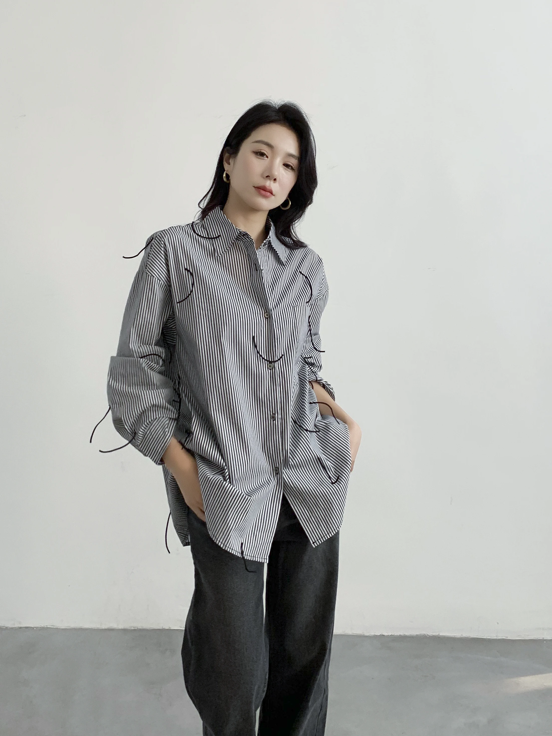 Женская блузка с длинным рукавом, украшенная кисточками, в полоску, из чистого хлопка, для повседневной носки, осенняя, базовая модель
Женская блузка с длинным рукавом, украшенная кисточками, в полоску, из чистого хлопка, для повседневной носки, осенняя, базовая модель