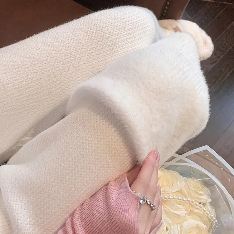 Imitation Mink Velvet Wide-leg Knitted Pants Thickened High-waist Loose Simple Casual Pants Winter Fashion Warm Pants Women
Imitation Mink Velvet Wide-leg Knitted Pants Thickened High-waist Loose Simple Casual Pants Winter Fashion Warm Pants Women