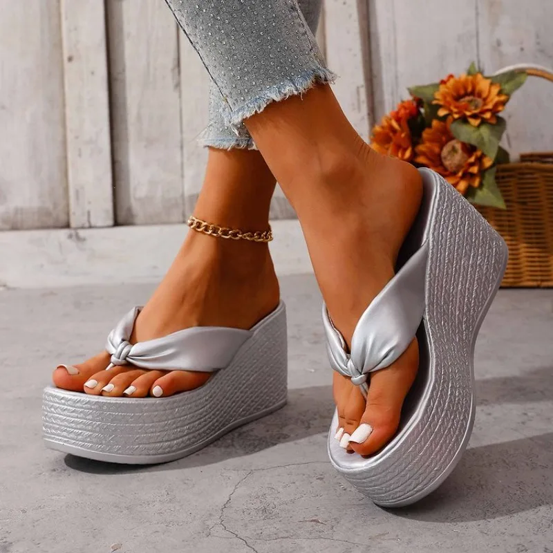 Fashion Gold Silver Chunky Platform Flop Flops Women 2026 Summer Clip Toe Thick Sole Wedge Sandals Plus Size 43 Beach Slippers
Fashion Gold Silver Chunky Platform Flop Flops Women 2026 Summer Clip Toe Thick Sole Wedge Sandals Plus Size 43 Beach Slippers
