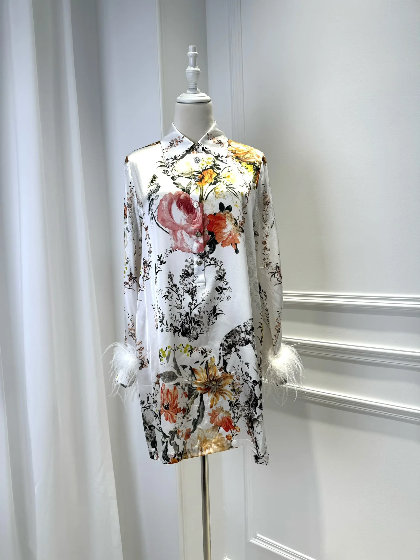 Women's Feather Spliced Cuffs Shirt Dress Floral Print Turn-down Collar Long Sleeve Single Breasted Fashion Silk Mini Robe
Women's Feather Spliced Cuffs Shirt Dress Floral Print Turn-down Collar Long Sleeve Single Breasted Fashion Silk Mini Robe