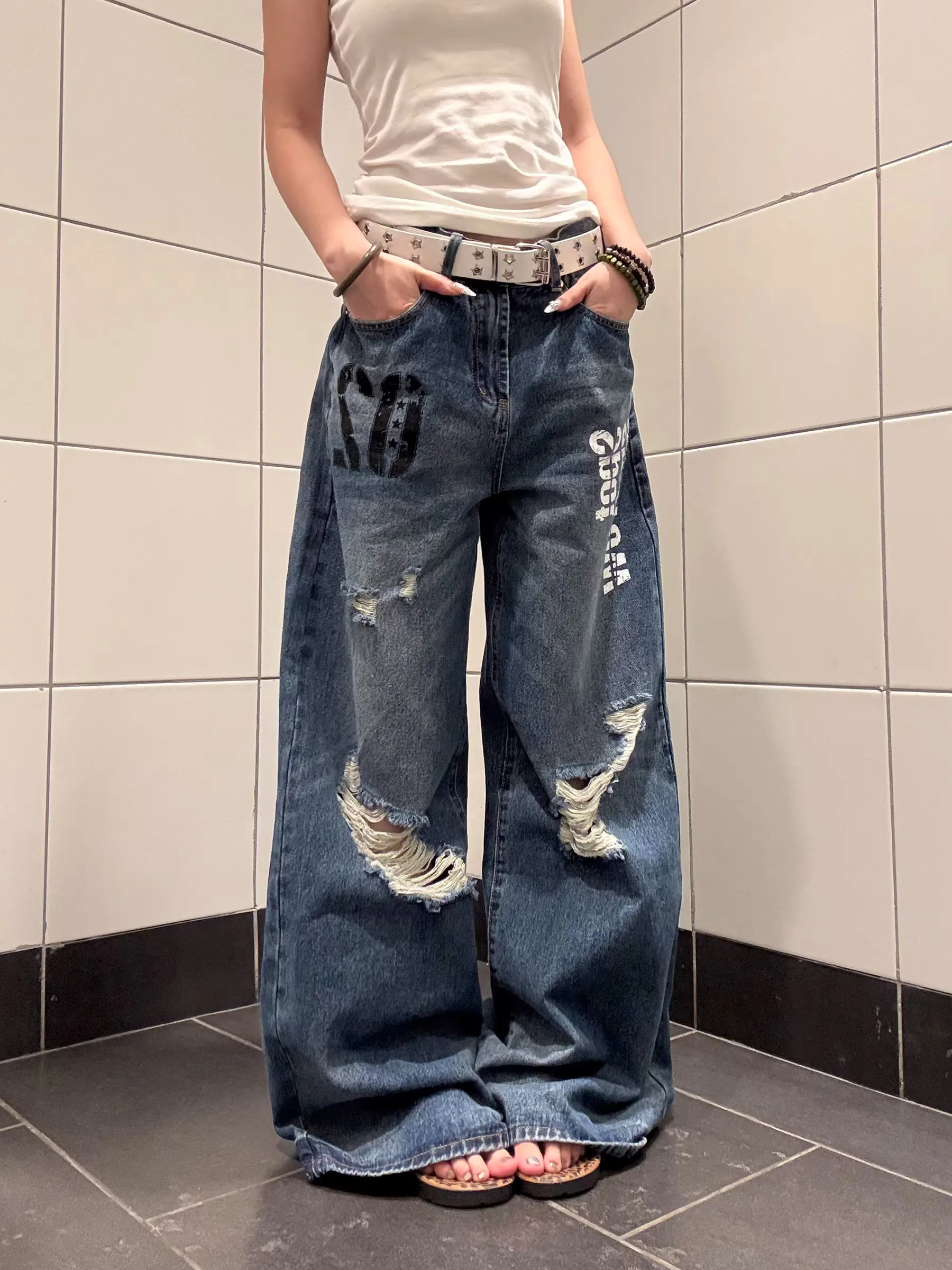 Retro American High Street Washed Distressed Letter Print Hole Denim Jeans Loose Floor-Length Casual Wide Leg Pants
Retro American High Street Washed Distressed Letter Print Hole Denim Jeans Loose Floor-Length Casual Wide Leg Pants