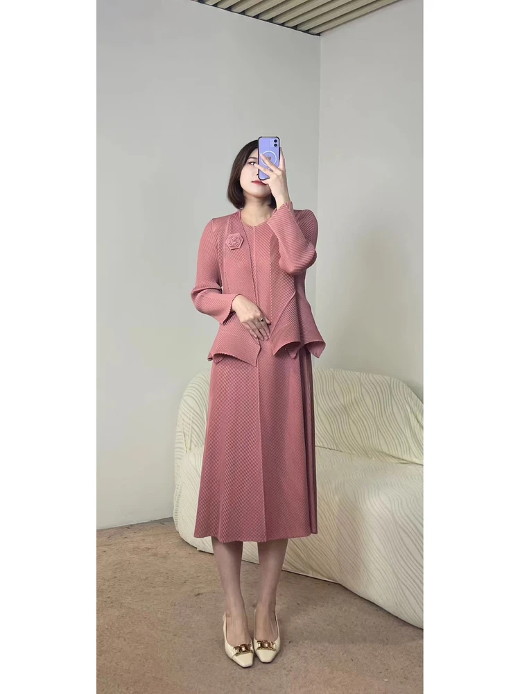 Elegant Ladylike Pleated Dress Set Women's Long Sleeve Fashion Ensemble Autumn Commute Style Two-Piece Suit Chinese Origin
Elegant Ladylike Pleated Dress Set Women's Long Sleeve Fashion Ensemble Autumn Commute Style Two-Piece Suit Chinese Origin