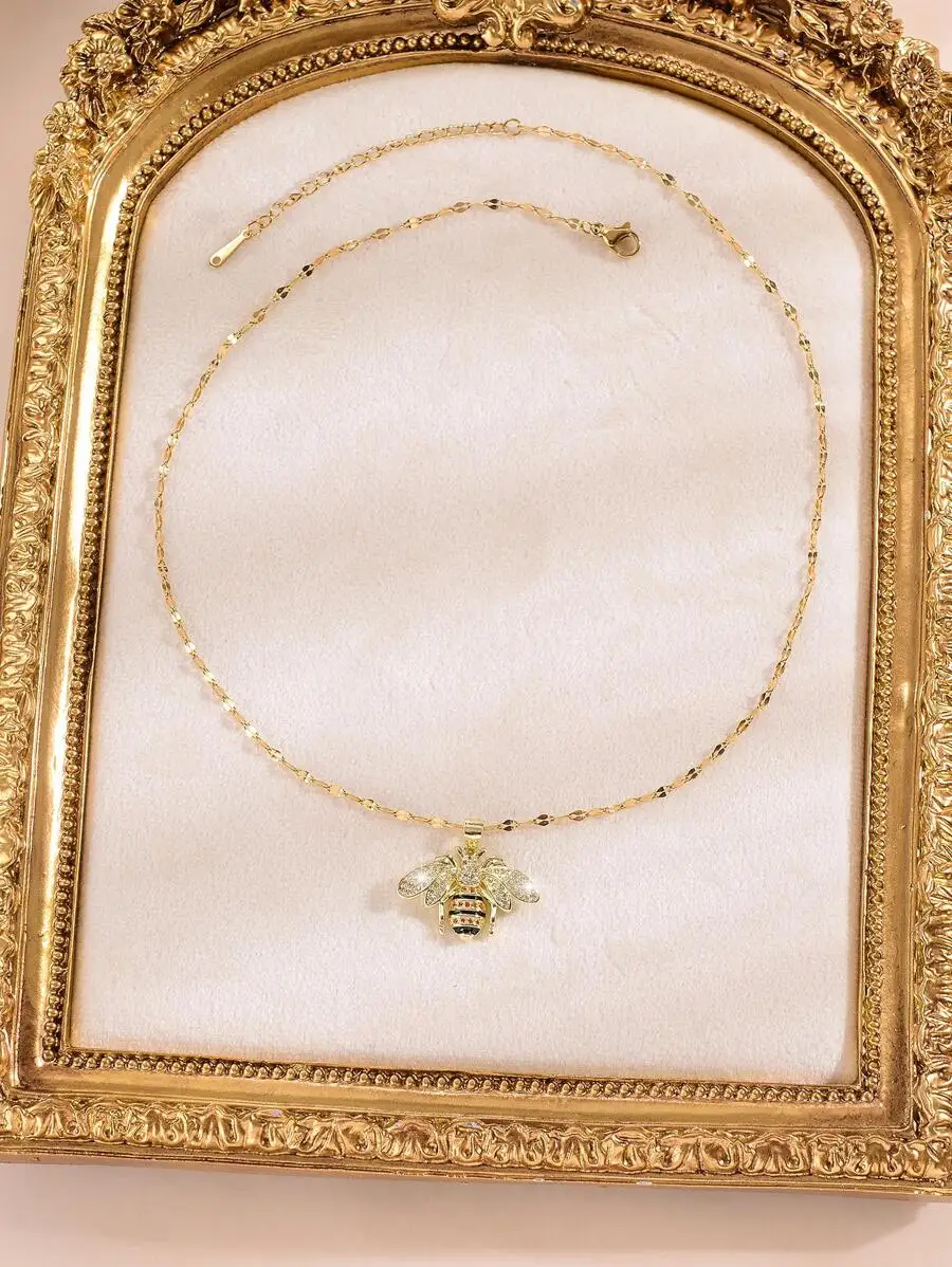 Exquisite Rhinestone Bee Charm Necklace For Women Daily Wear
Exquisite Rhinestone Bee Charm Necklace For Women Daily Wear