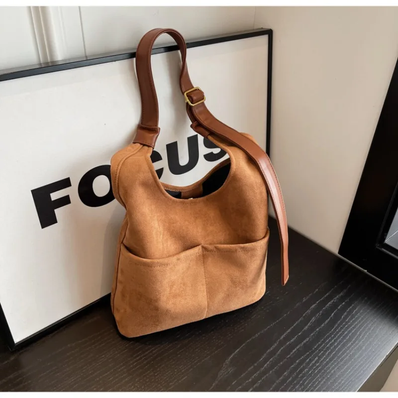 Large-capacity Shoulder Bucket Bag Female 2023 Retro Shoulder Crossbody Bucket Bags Fashion Designer Handbag
Large-capacity Shoulder Bucket Bag Female 2023 Retro Shoulder Crossbody Bucket Bags Fashion Designer Handbag