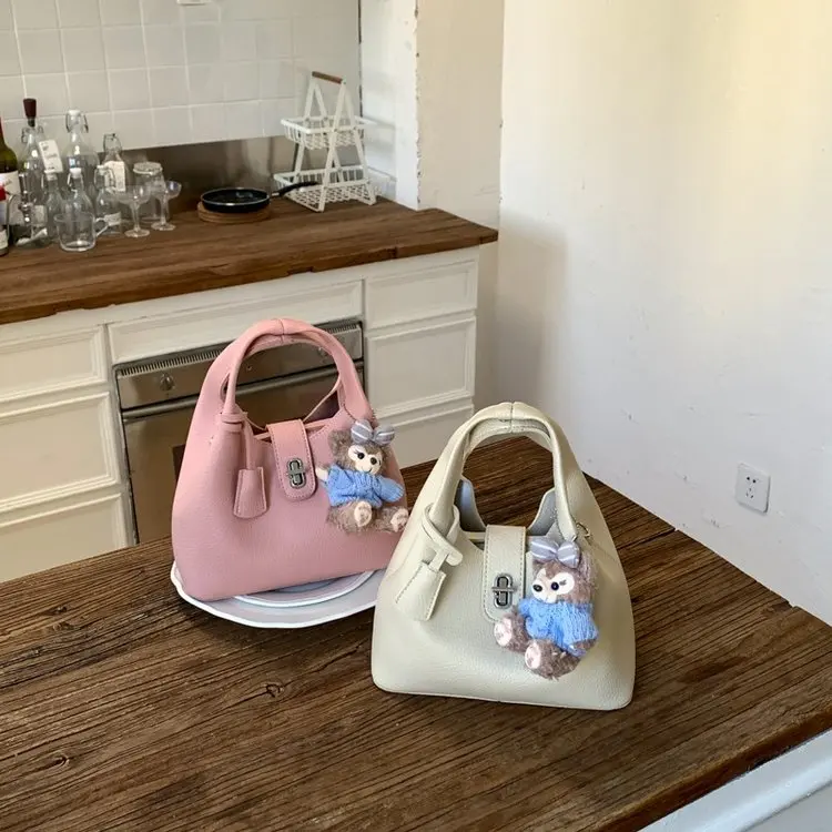 Элегантная кожаная женская сумка в винтажном стиле, классическая дизайнерская сумка из Парижа, модная сумка-тоут, стильная сумка через плечо.
Элегантная кожаная женская сумка в винтажном стиле, классическая дизайнерская сумка из Парижа, модная сумка-тоут, стильная сумка через плечо.