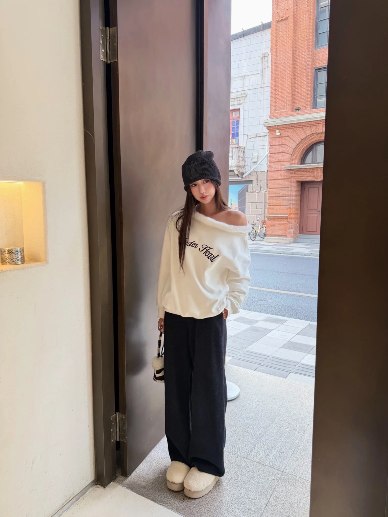 MungsEra Thickened Winter Warm Fleece Lined Black Pants Wide Leg Casual Trousers for Ladies Comfortable Natural Waist Design
MungsEra Thickened Winter Warm Fleece Lined Black Pants Wide Leg Casual Trousers for Ladies Comfortable Natural Waist Design
