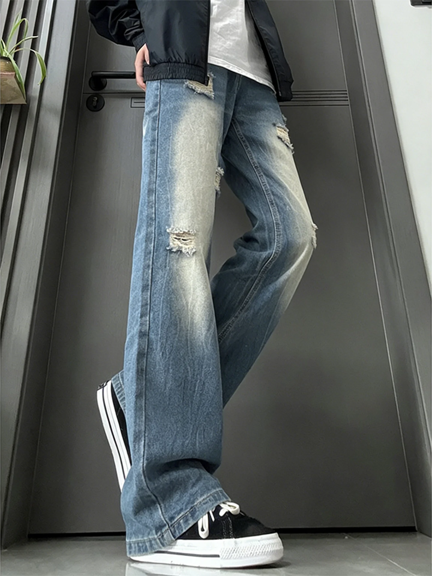 Cleanfit Vintage Blue adient Hole Denim Jeans Men's American High Street Lightning Pattern Straight Loose Fit Jeans
Cleanfit Vintage Blue adient Hole Denim Jeans Men's American High Street Lightning Pattern Straight Loose Fit Jeans