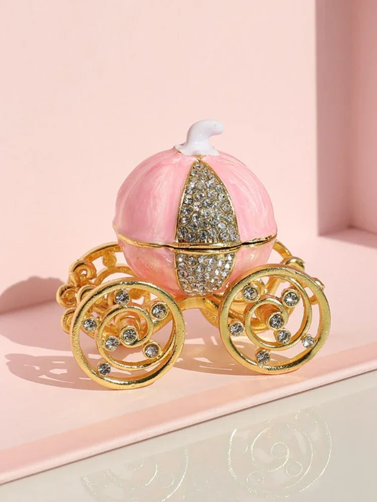 Japanese jewelry storage box, pink pumpkin carriage jewelry box, enamel craft alloy small gift ornaments, free shipping
Japanese jewelry storage box, pink pumpkin carriage jewelry box, enamel craft alloy small gift ornaments, free shipping