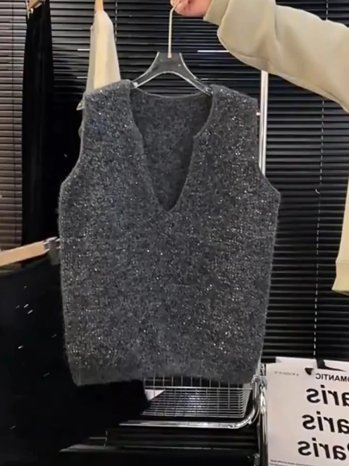 Своичный вязаный жилет на бретельках, однотонный дизайн, многослойный топ для похудения, верхняя одежда для поездок на работу, обычная длина
Своичный вязаный жилет на бретельках, однотонный дизайн, многослойный топ для похудения, верхняя одежда для поездок на работу, обычная длина