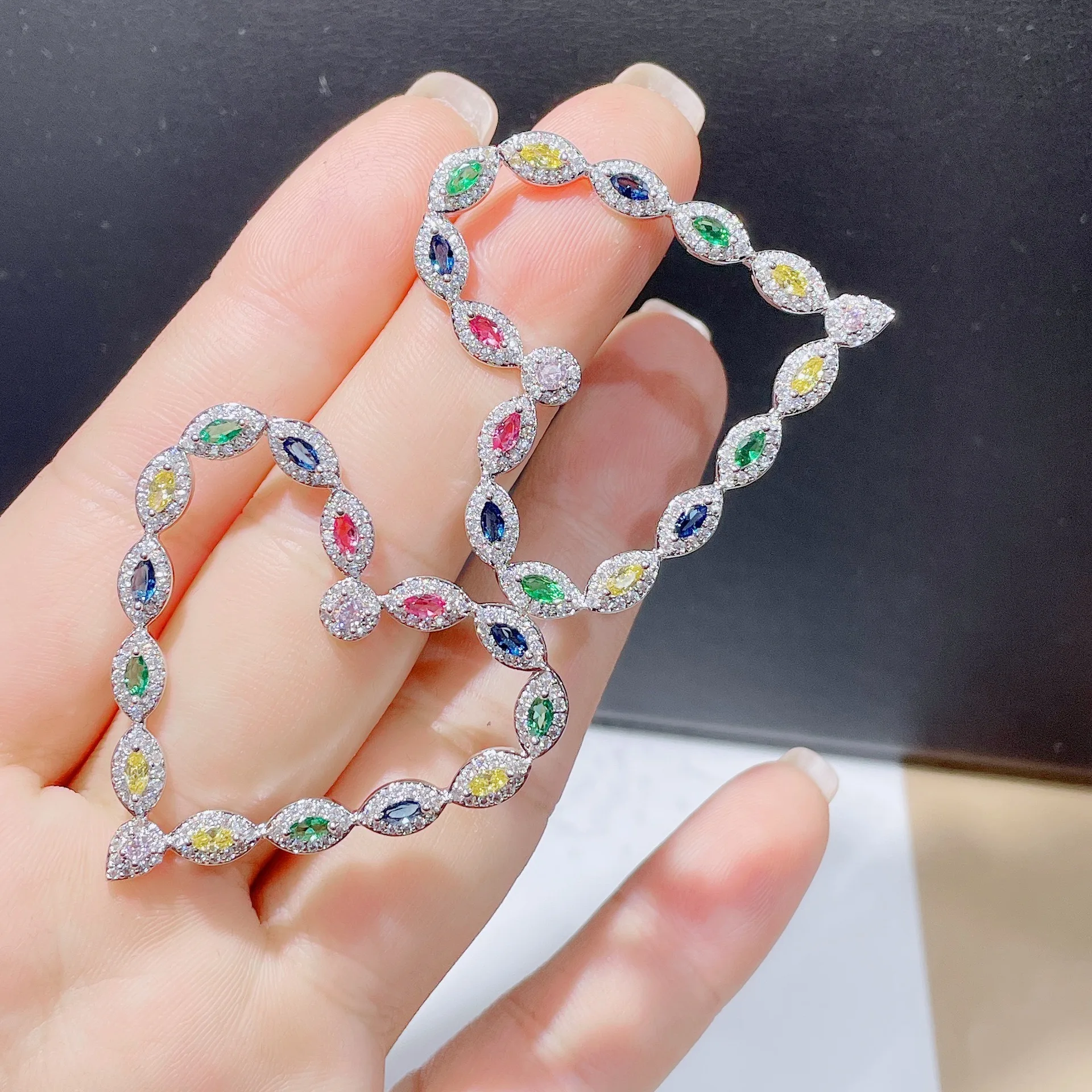 Серьги-гвоздики с большим сердцем, модные элегантные висячие серьги с кристаллами, модные блестящие стразы, декор для ушей, ювелирные изделия для свадебной вечеринки
Серьги-гвоздики с большим сердцем, модные элегантные висячие серьги с кристаллами, модные блестящие стразы, декор для ушей, ювелирные изделия для свадебной вечеринки