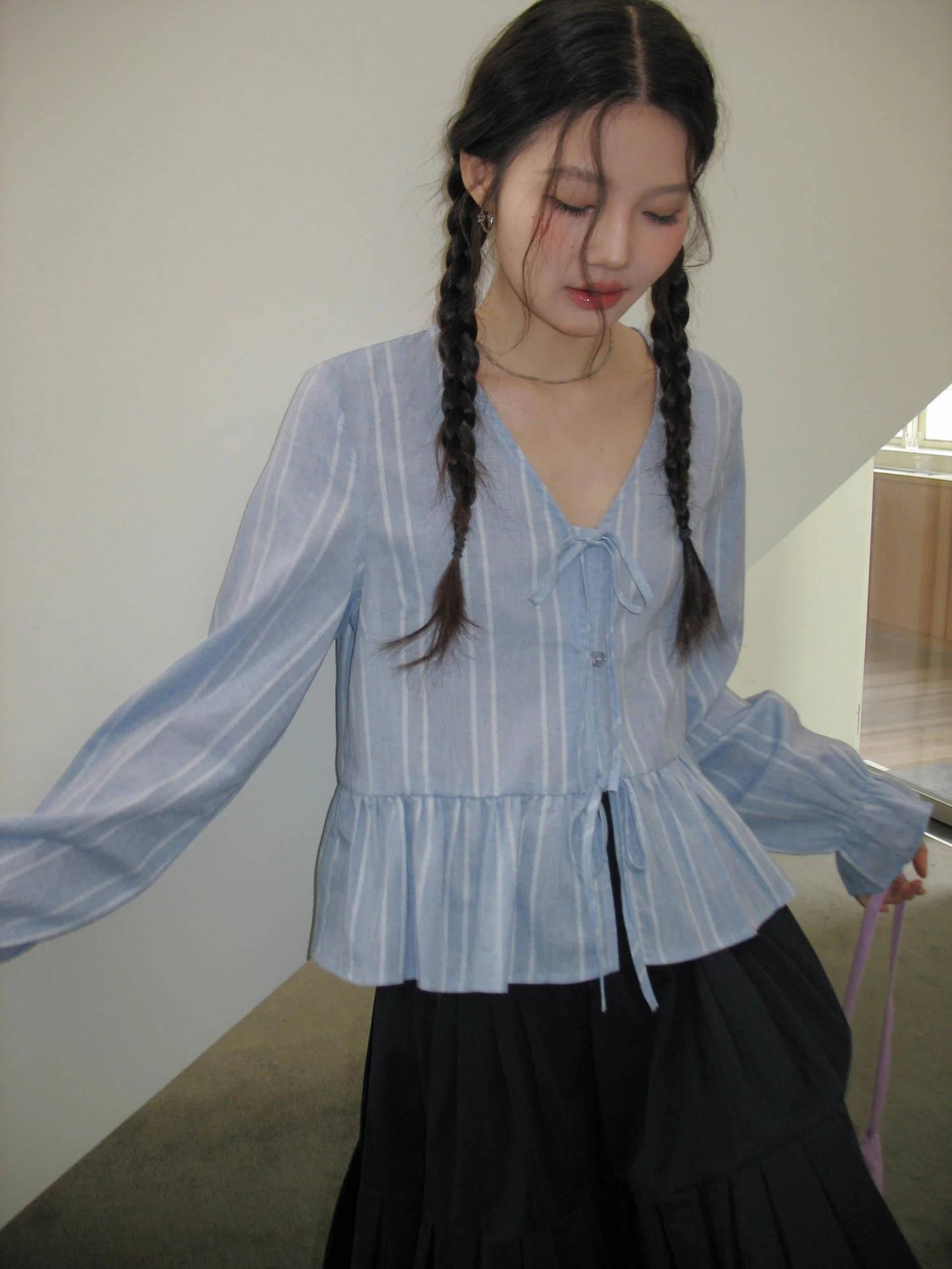 Blue Knot Long Sleeve Shirt Women's Spring New Style Casual Loose Fit V-Neck Tie Waist Design Striped Pattern
Blue Knot Long Sleeve Shirt Women's Spring New Style Casual Loose Fit V-Neck Tie Waist Design Striped Pattern