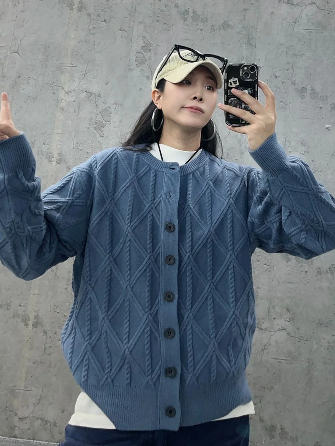 Мужской вязаный свитер-пальто в японском ретро-стиле с модным ромбовидным узором, высоким воротником и длинными рукавами, повседневная одежда для осени и зимы
Мужской вязаный свитер-пальто в японском ретро-стиле с модным ромбовидным узором, высоким воротником и длинными рукавами, повседневная одежда для осени и зимы