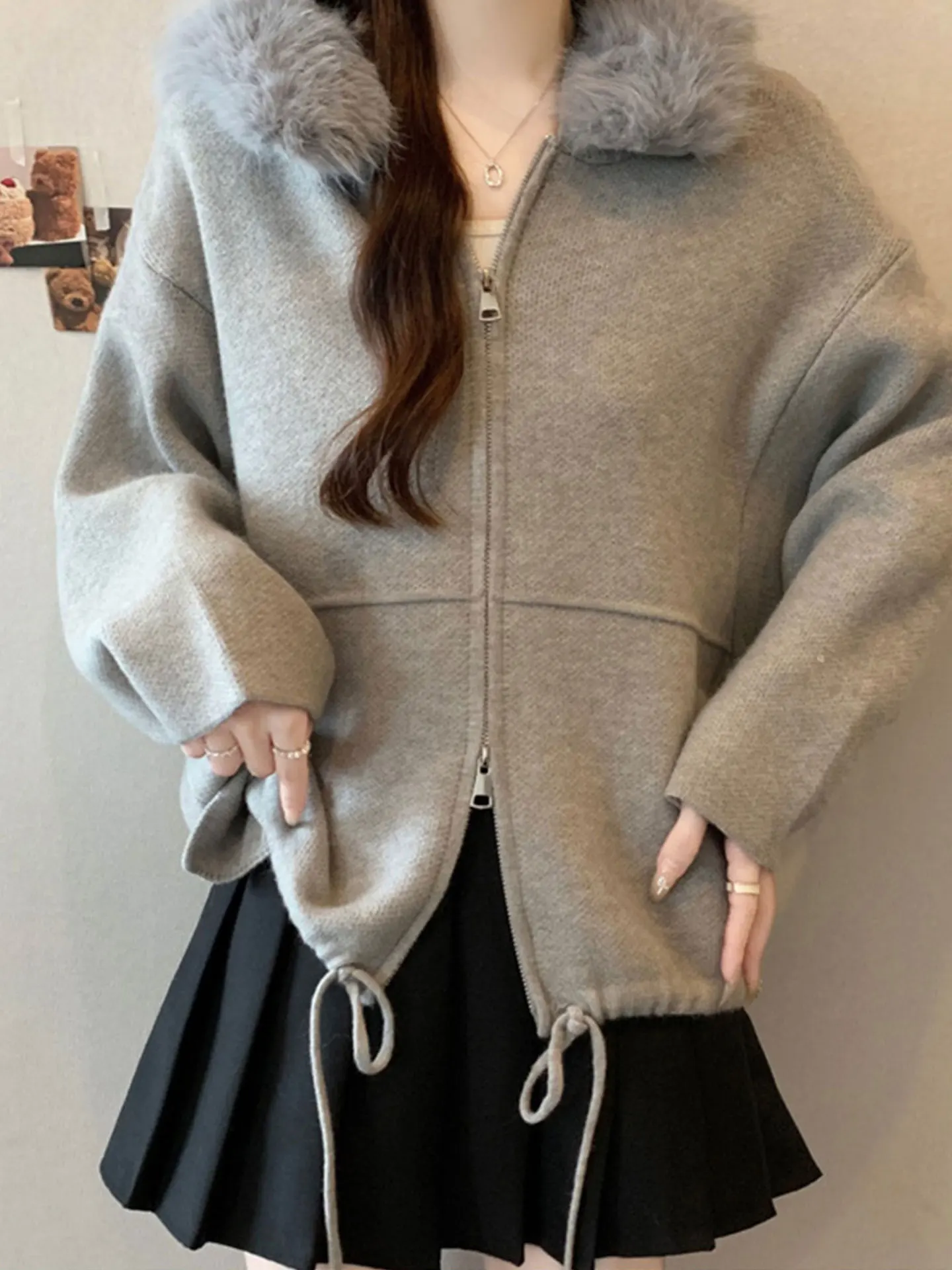 Женский вязаный кардиган с капюшоном и воротником из меха белки, большие размеры, осенне-зимний, теплый, на двойной молнии
Женский вязаный кардиган с капюшоном и воротником из меха белки, большие размеры, осенне-зимний, теплый, на двойной молнии